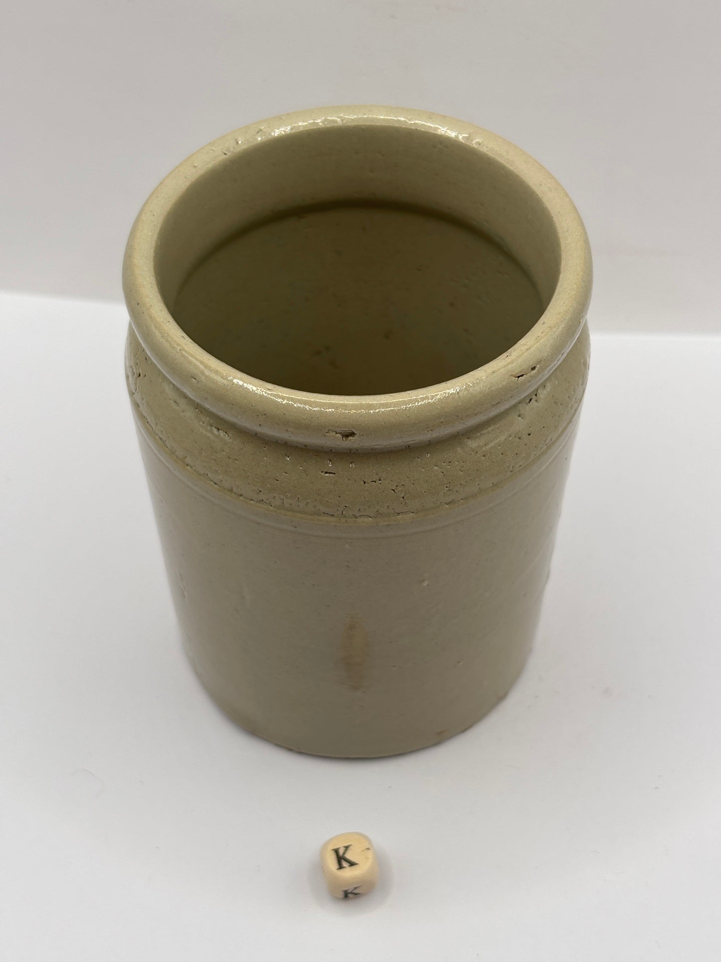 Old 1lb rolled top stoneware jam pot (K)