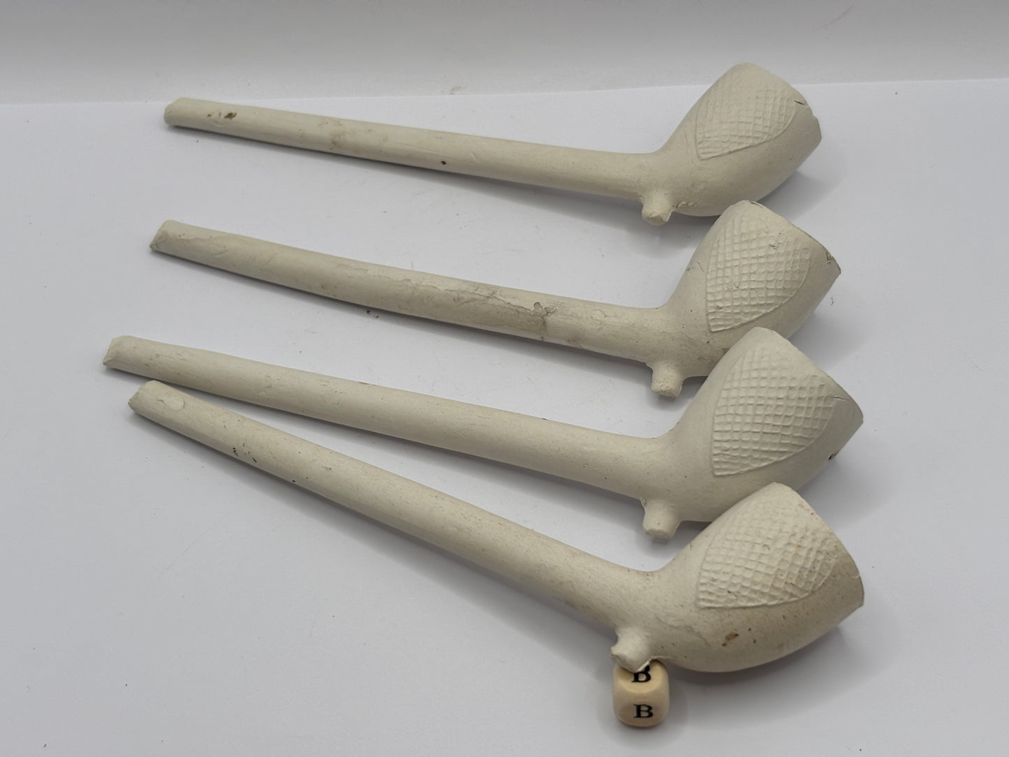 5 clay pipes (B)