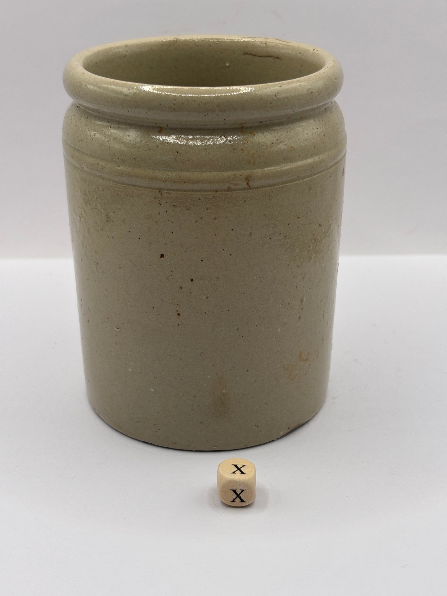 Old 1lb rolled top stoneware jam pot (x)