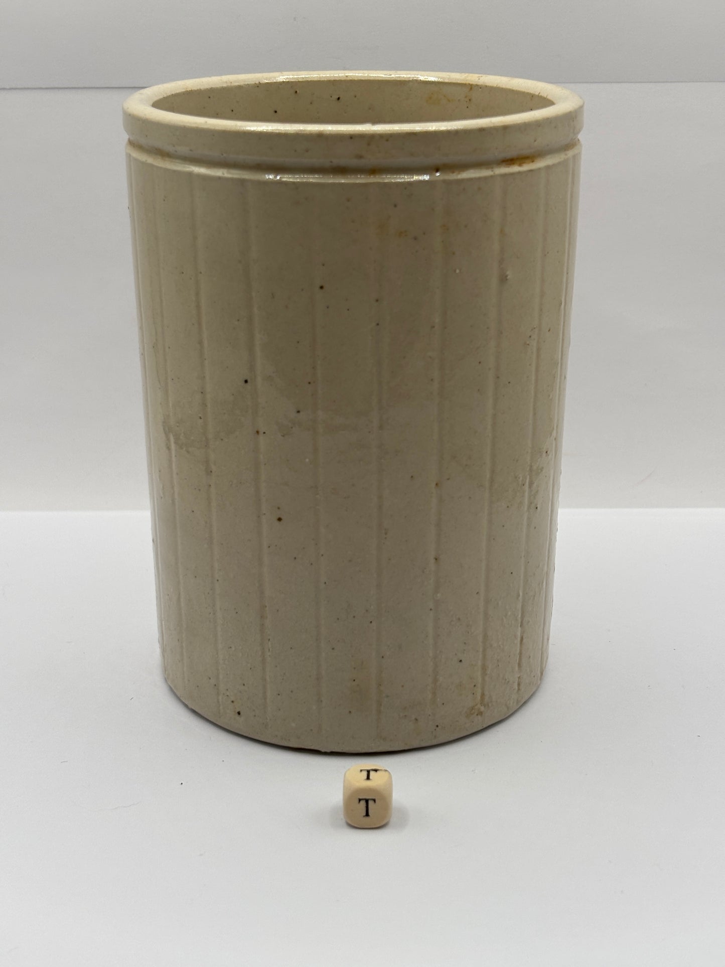 Old 2lb advertising stoneware jam pot, Hartleys (T)