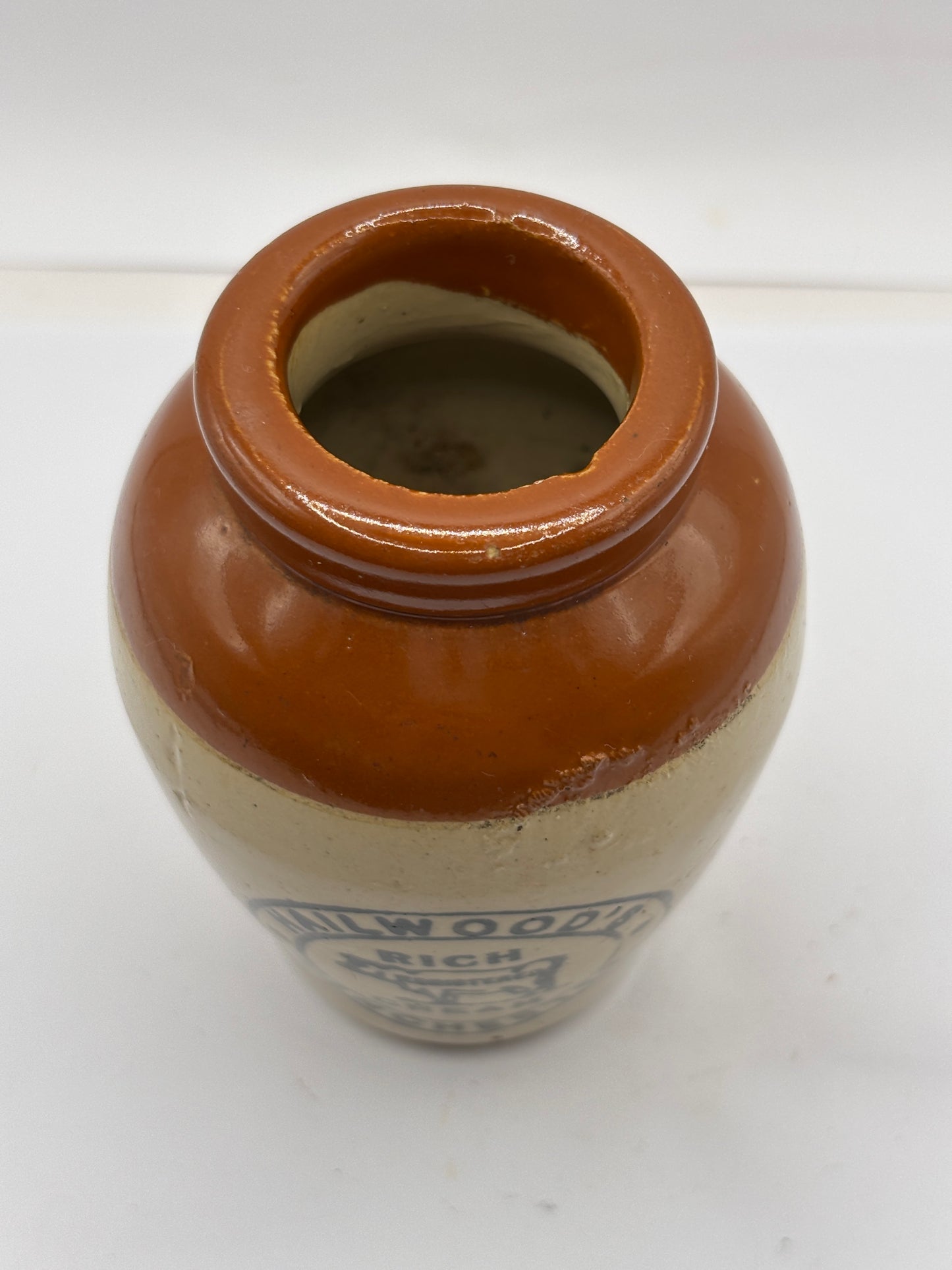 Old Manchester advertising cream pot, Hailwoods rich cream. Manchester