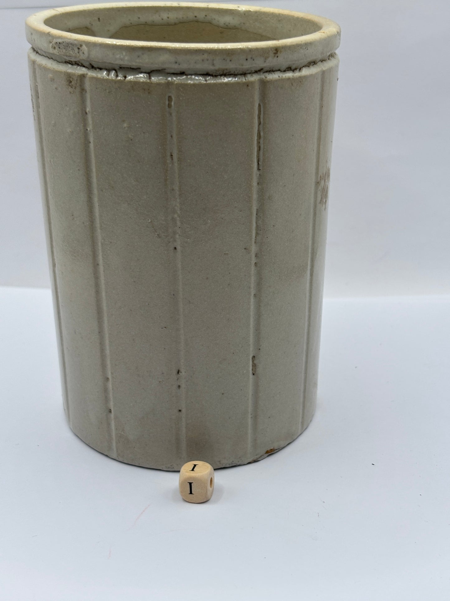 Old 2lb ribbed stoneware jam pot (i)
