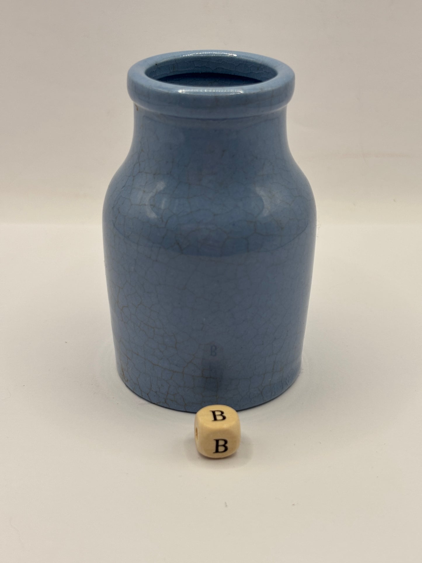 Old blue stoneware churn, cream churn (B)