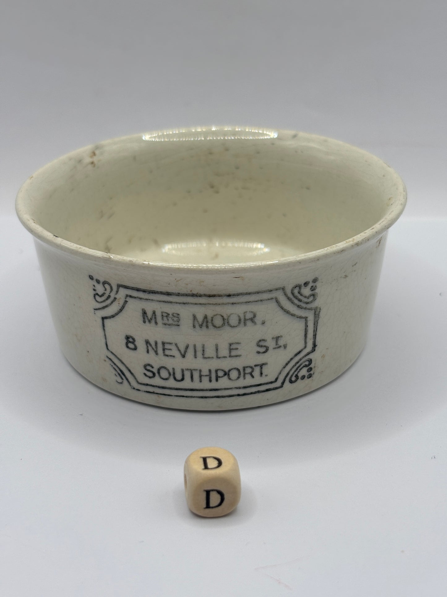Old Mrs moors advertising meat paste pot (D)