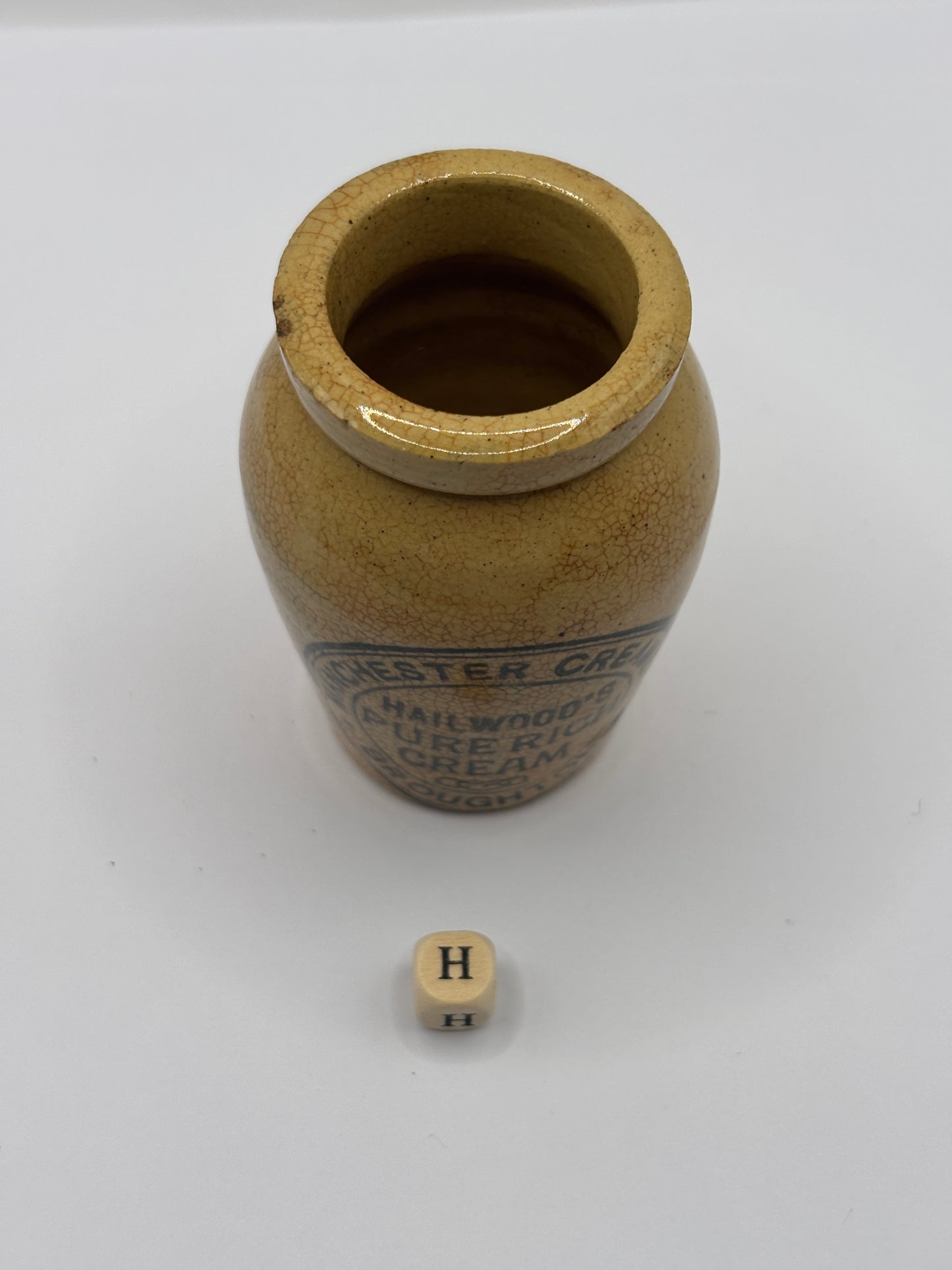 Old Manchester advertising cream pot, Hailwoods rich cream (H)