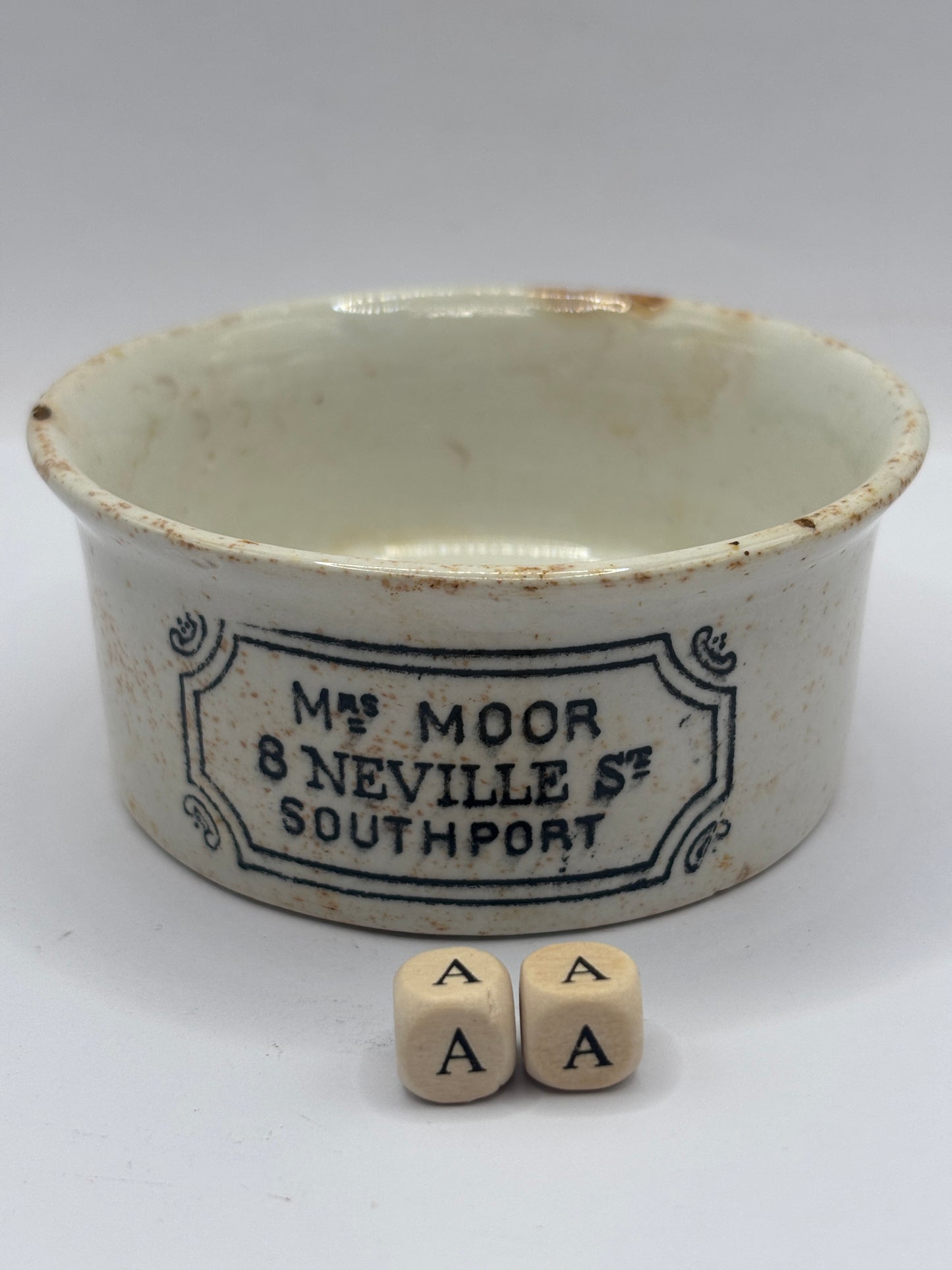 Old Mrs moors advertising meat paste pot (aa)