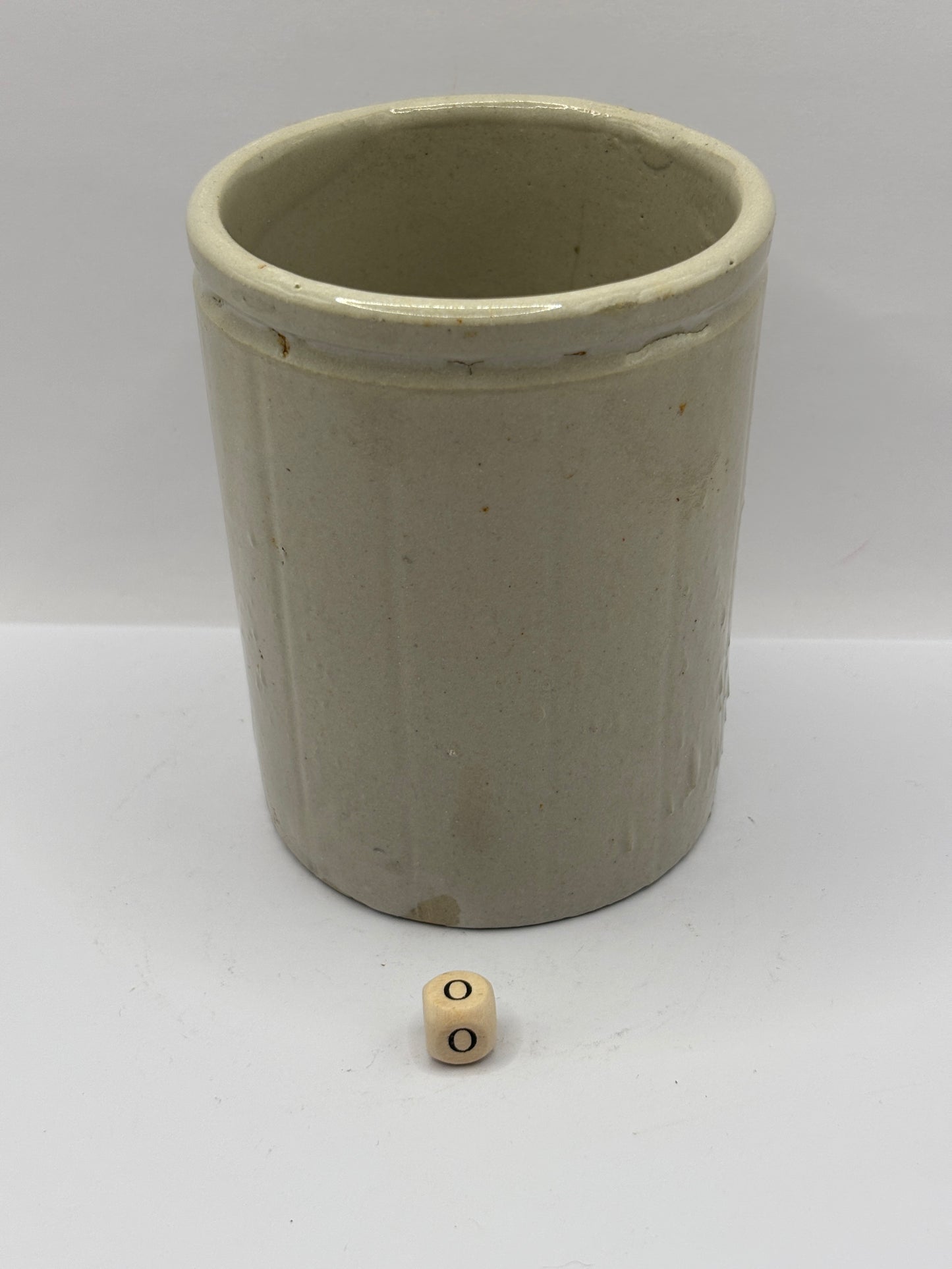Old 1lb ribbed stoneware jam pot (o)