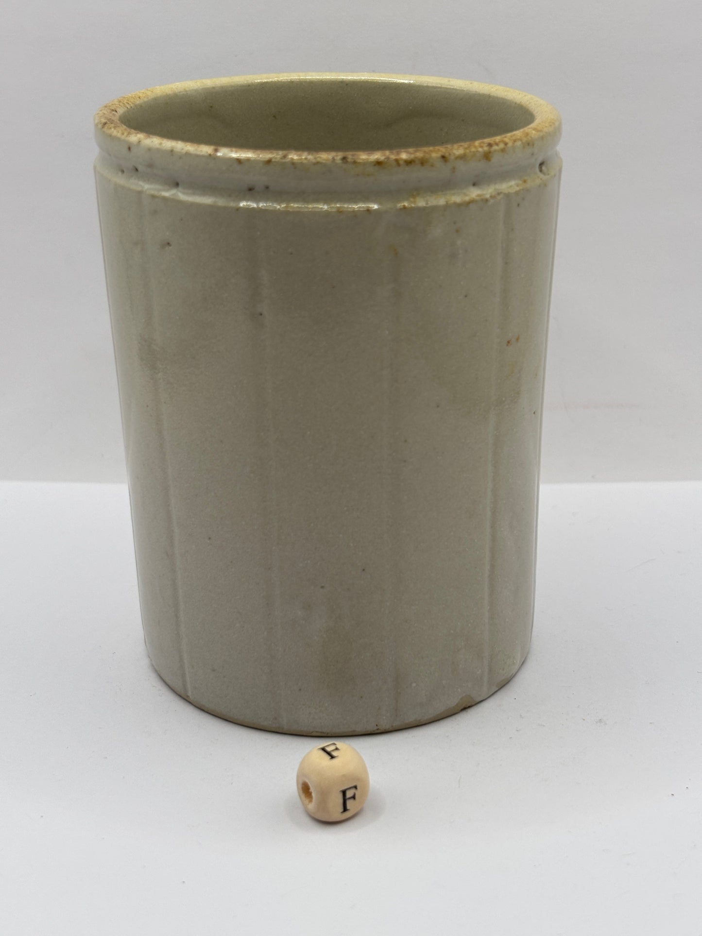 Old 1lb ribbed stoneware jam pot (f)