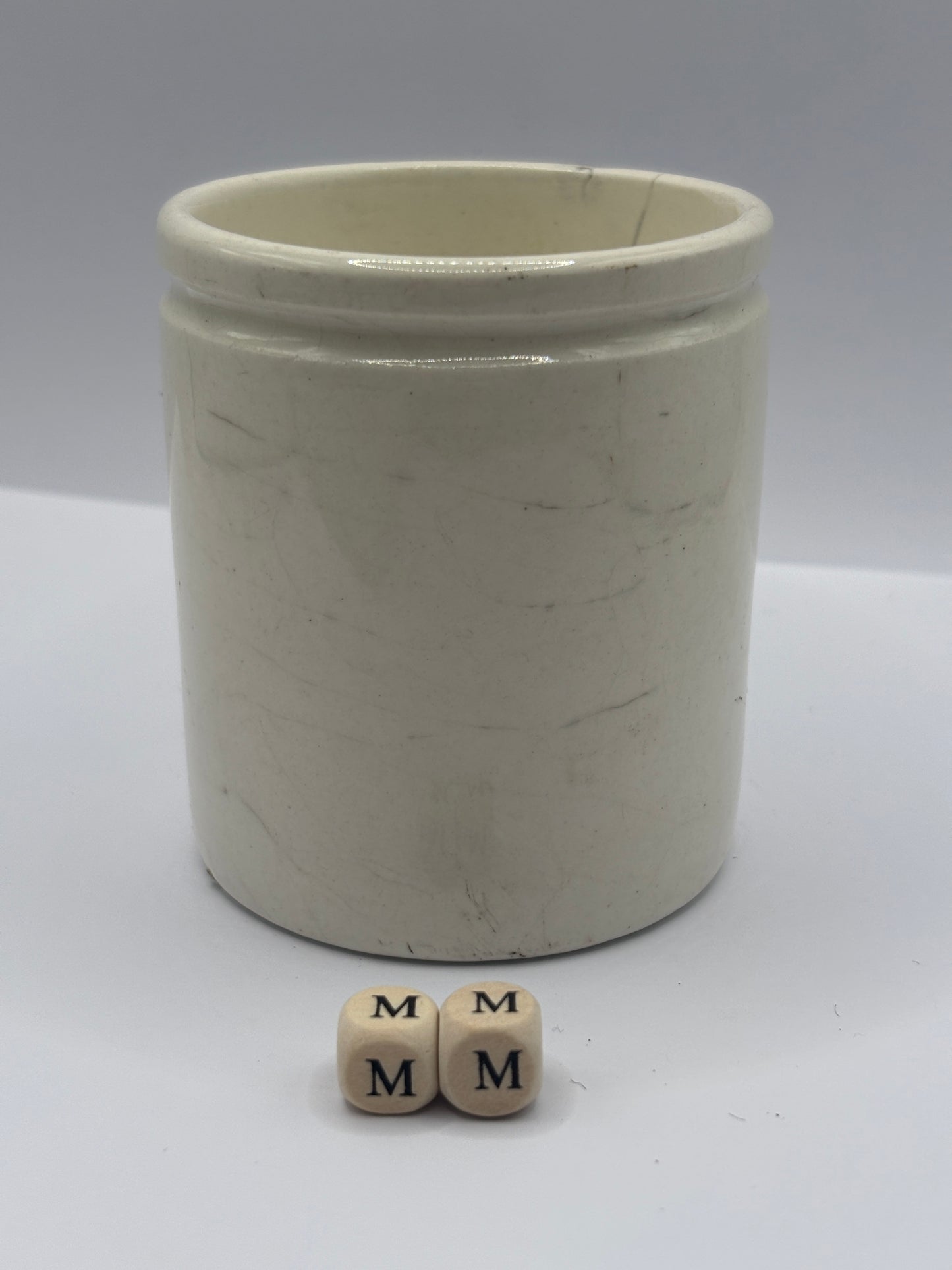 Old chunky stoneware pot (mm)