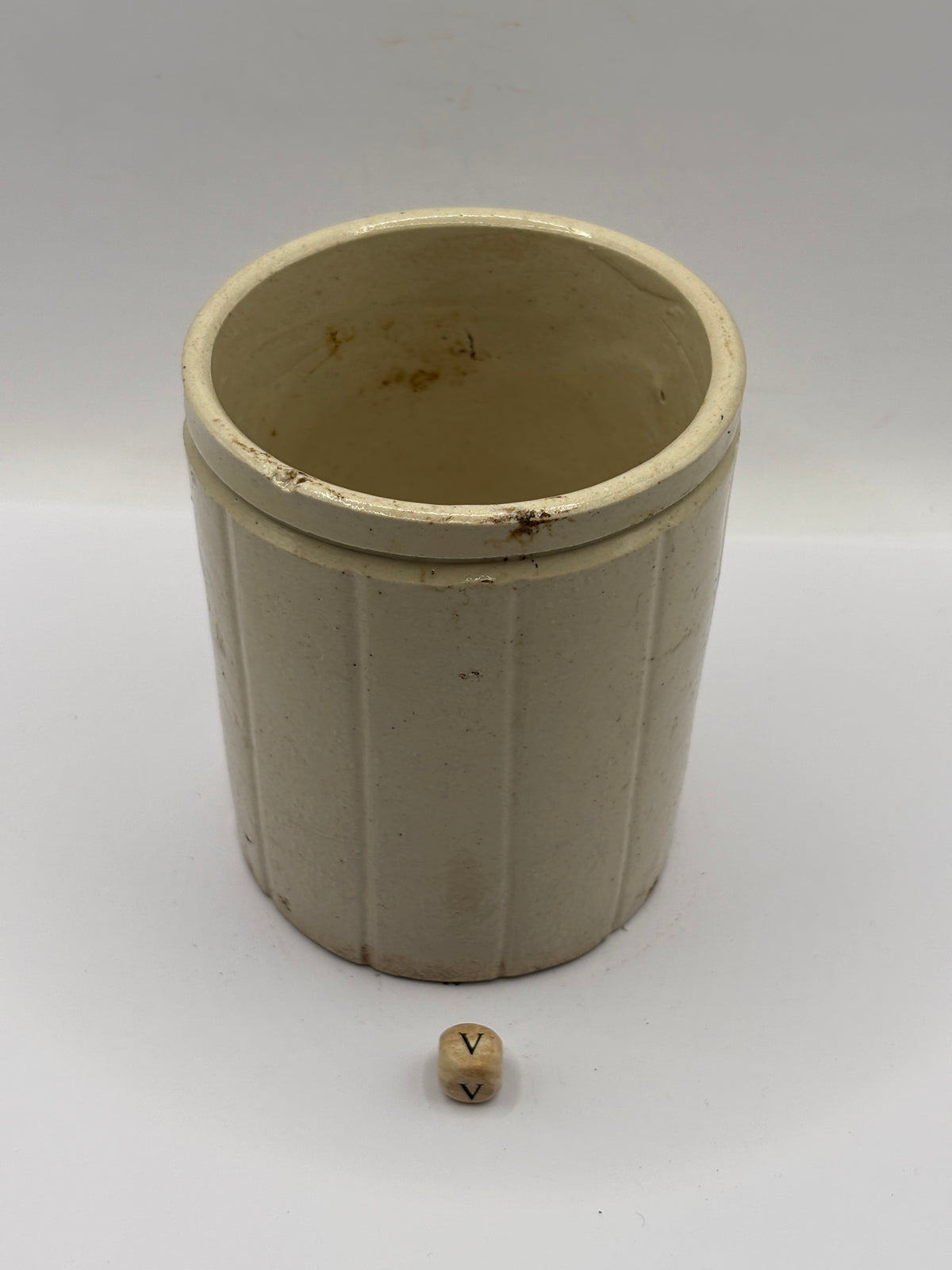Old 1lb ribbed stoneware jam pot (v)