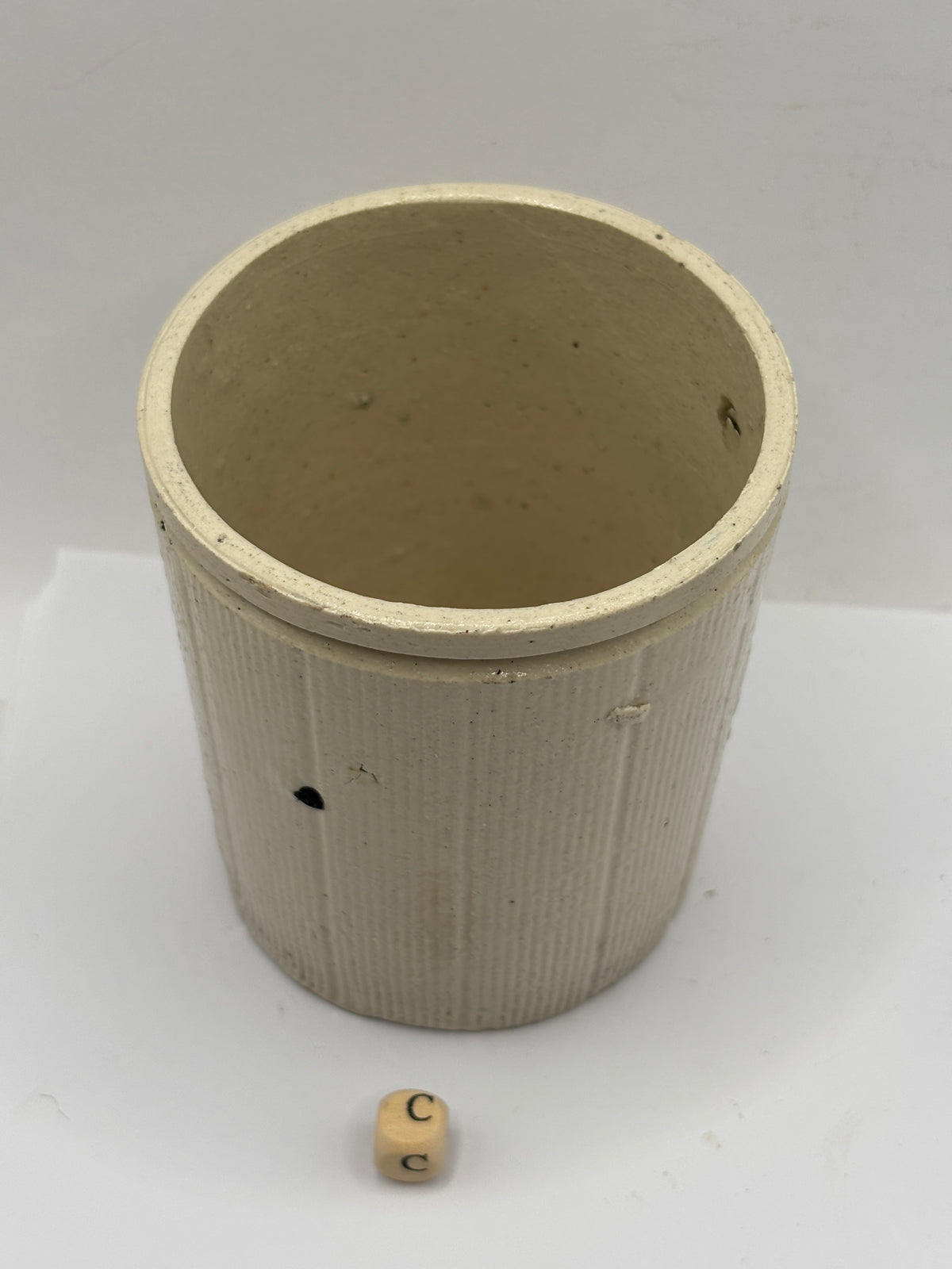 Old 1lb ribbed stoneware jam pot (c)