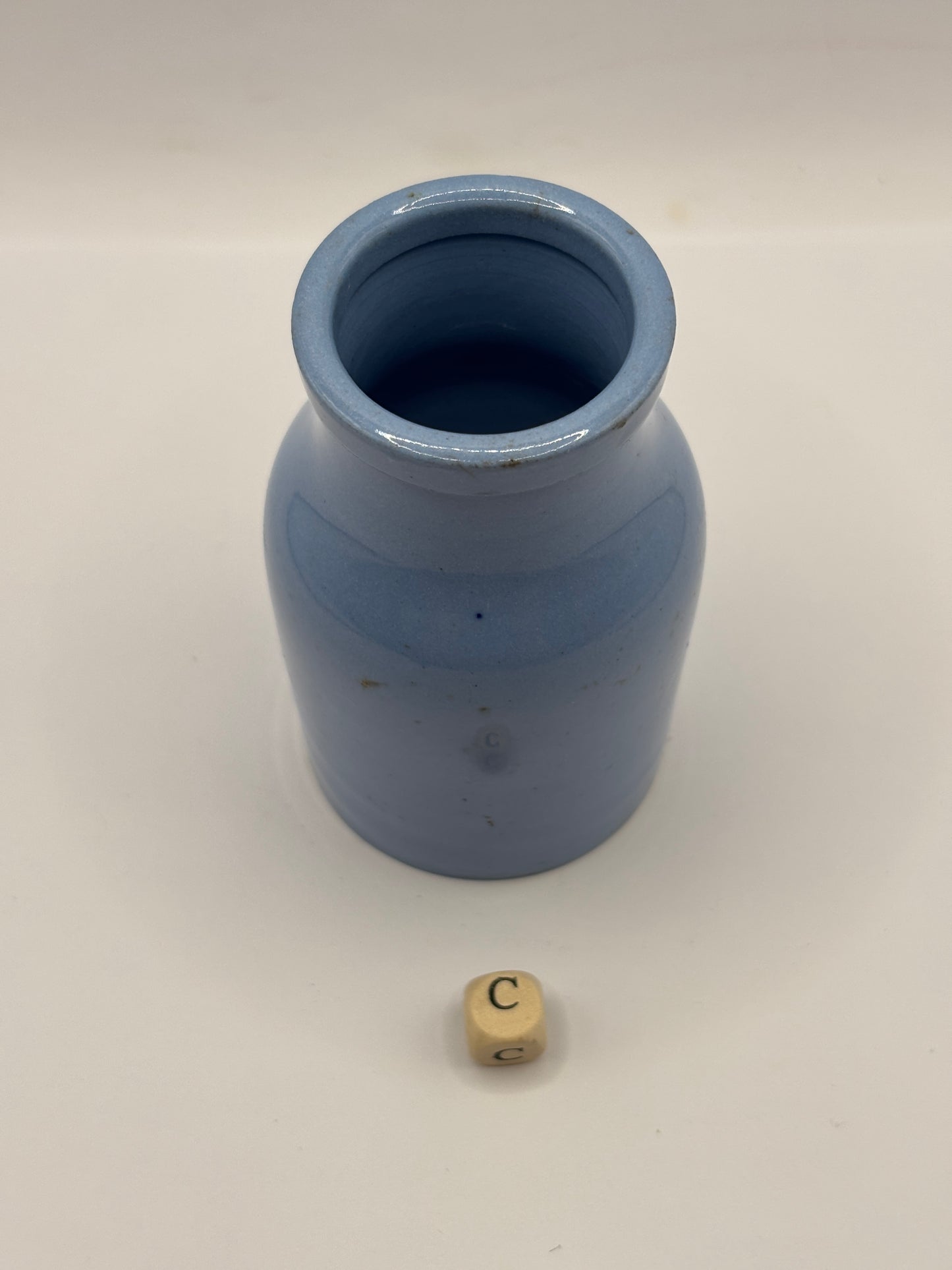 Old blue stoneware churn, cream churn (c)