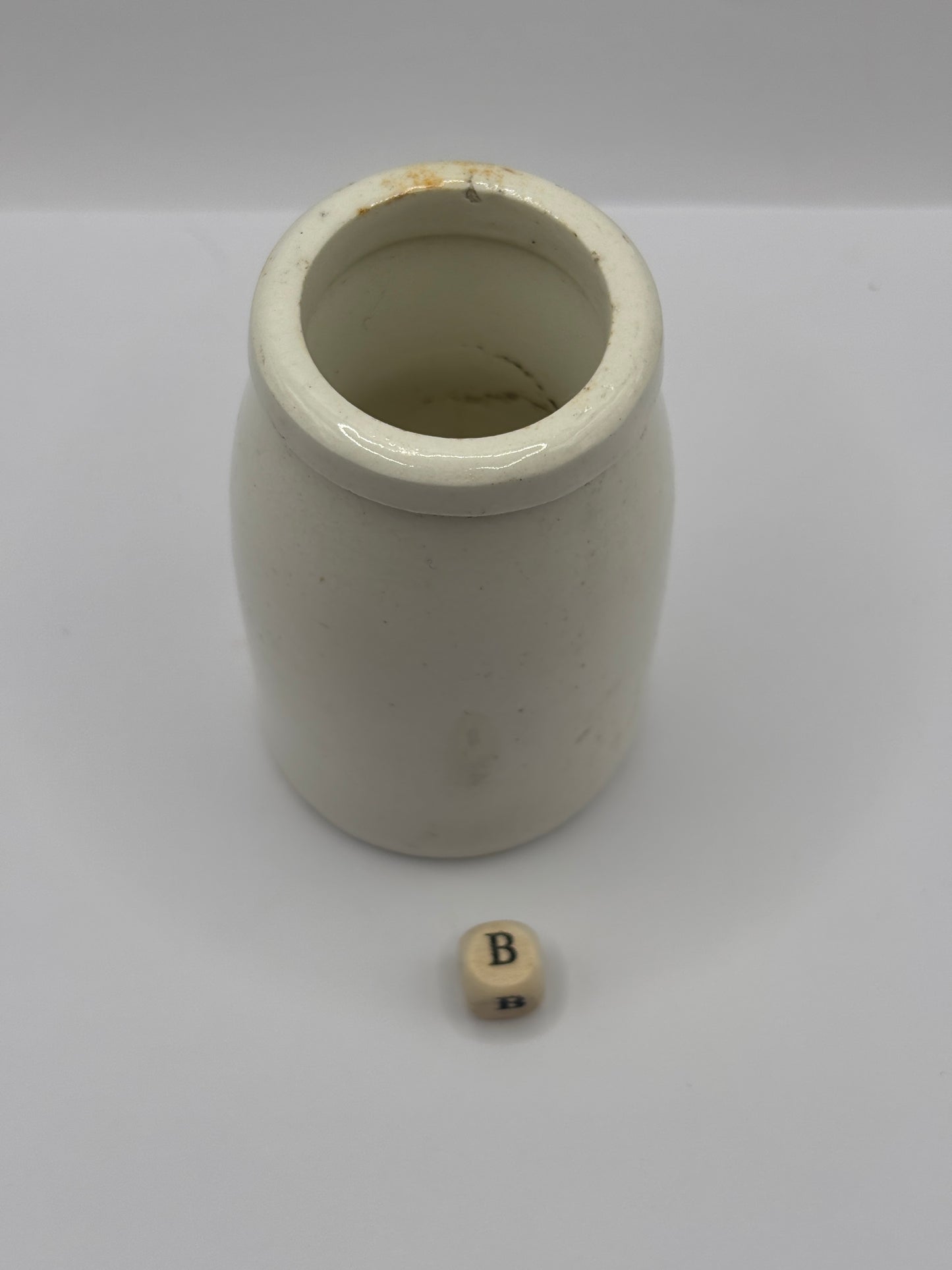Old white stoneware jar, creamer, churn (B)