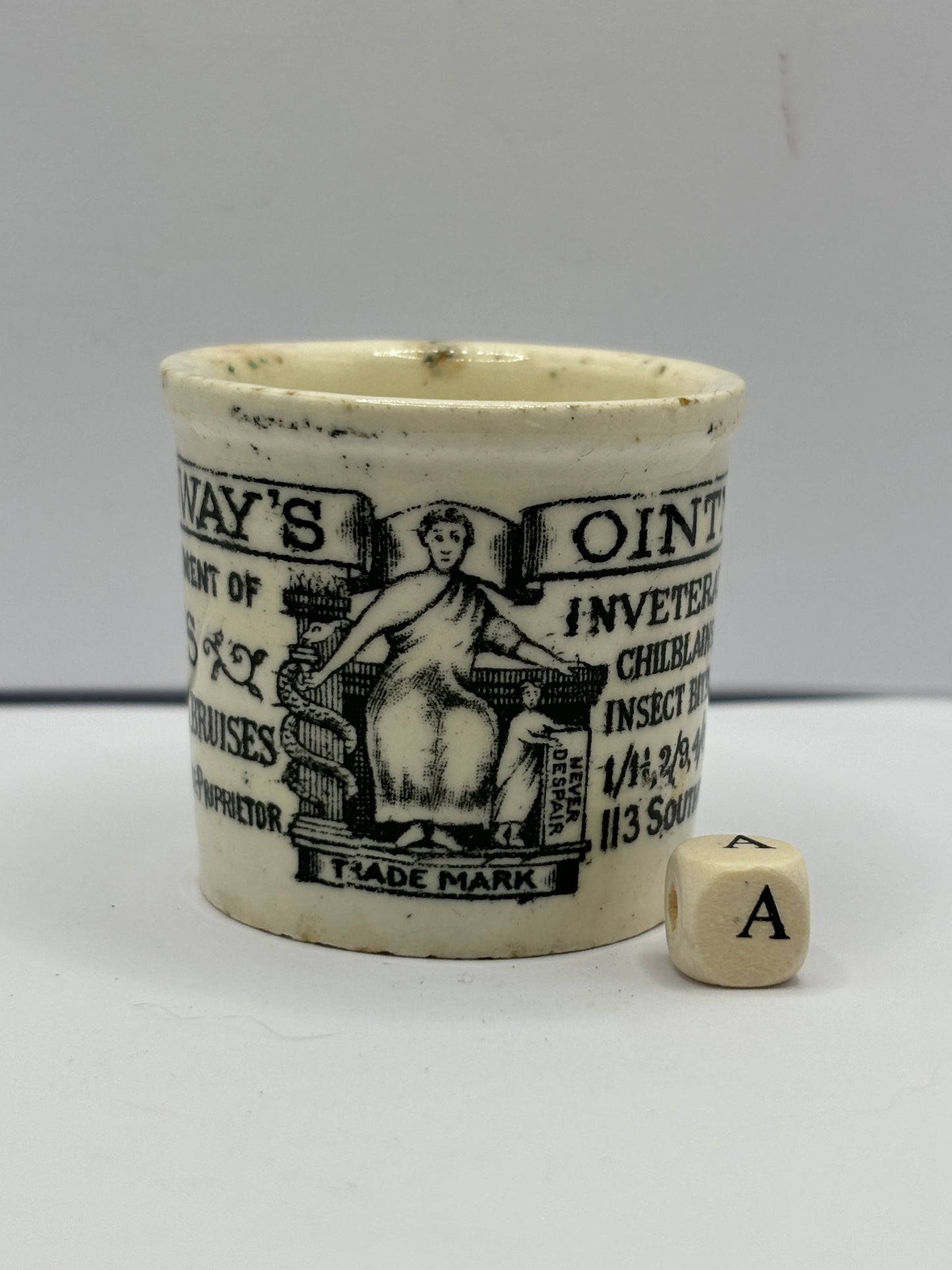 Large size Holloway’s advertising ointment pot (A)