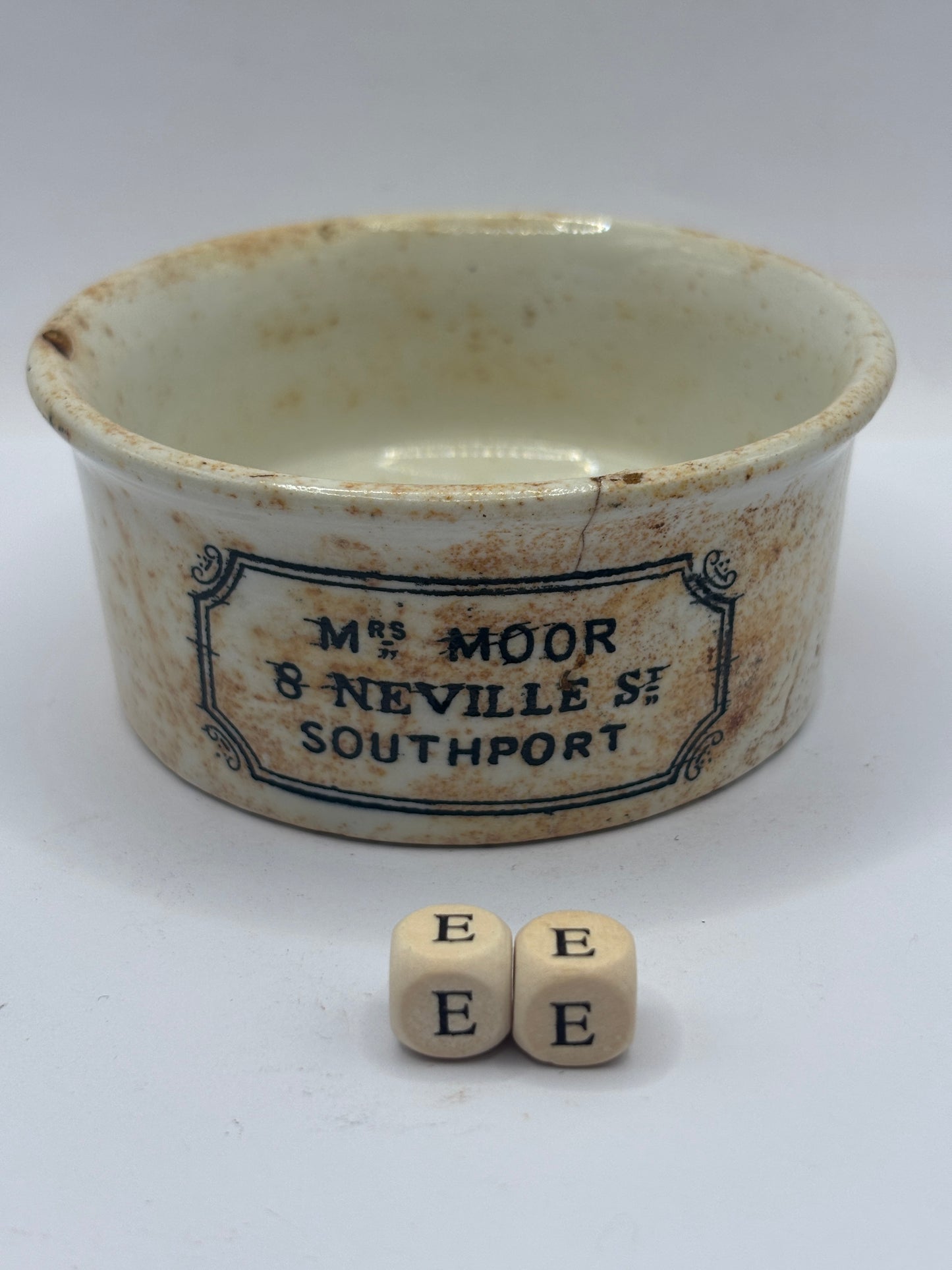 Old Mrs moors advertising meat paste pot (ee)