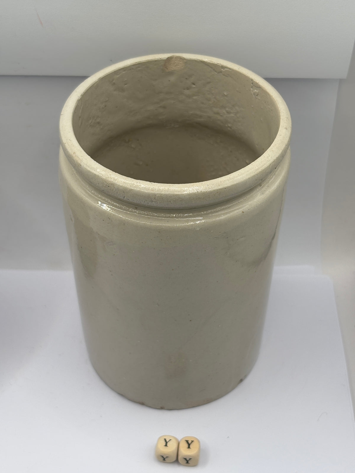 Old 2lb rolled top stoneware jam pot (YY)