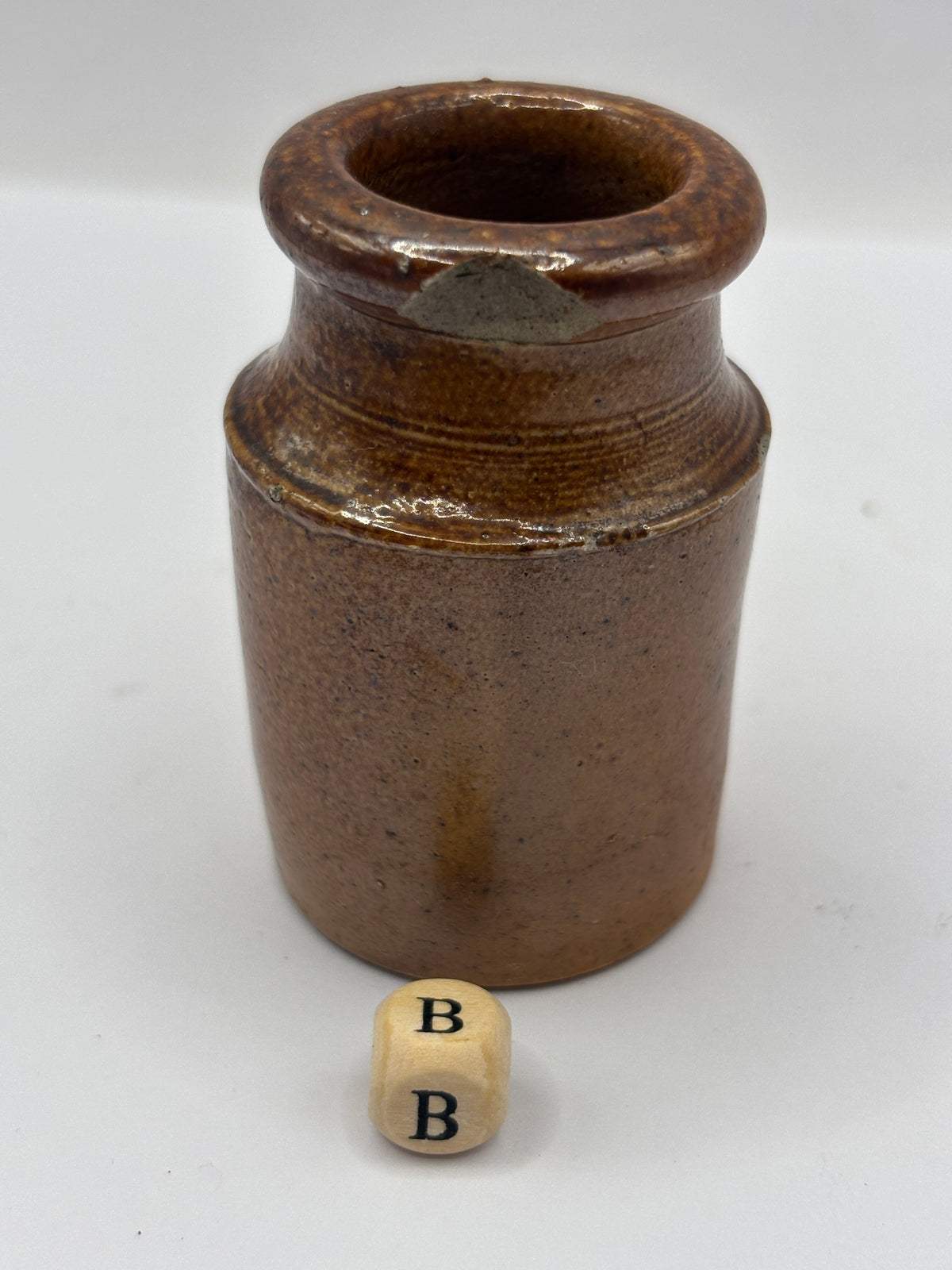 6 small brown stoneware pots (B)