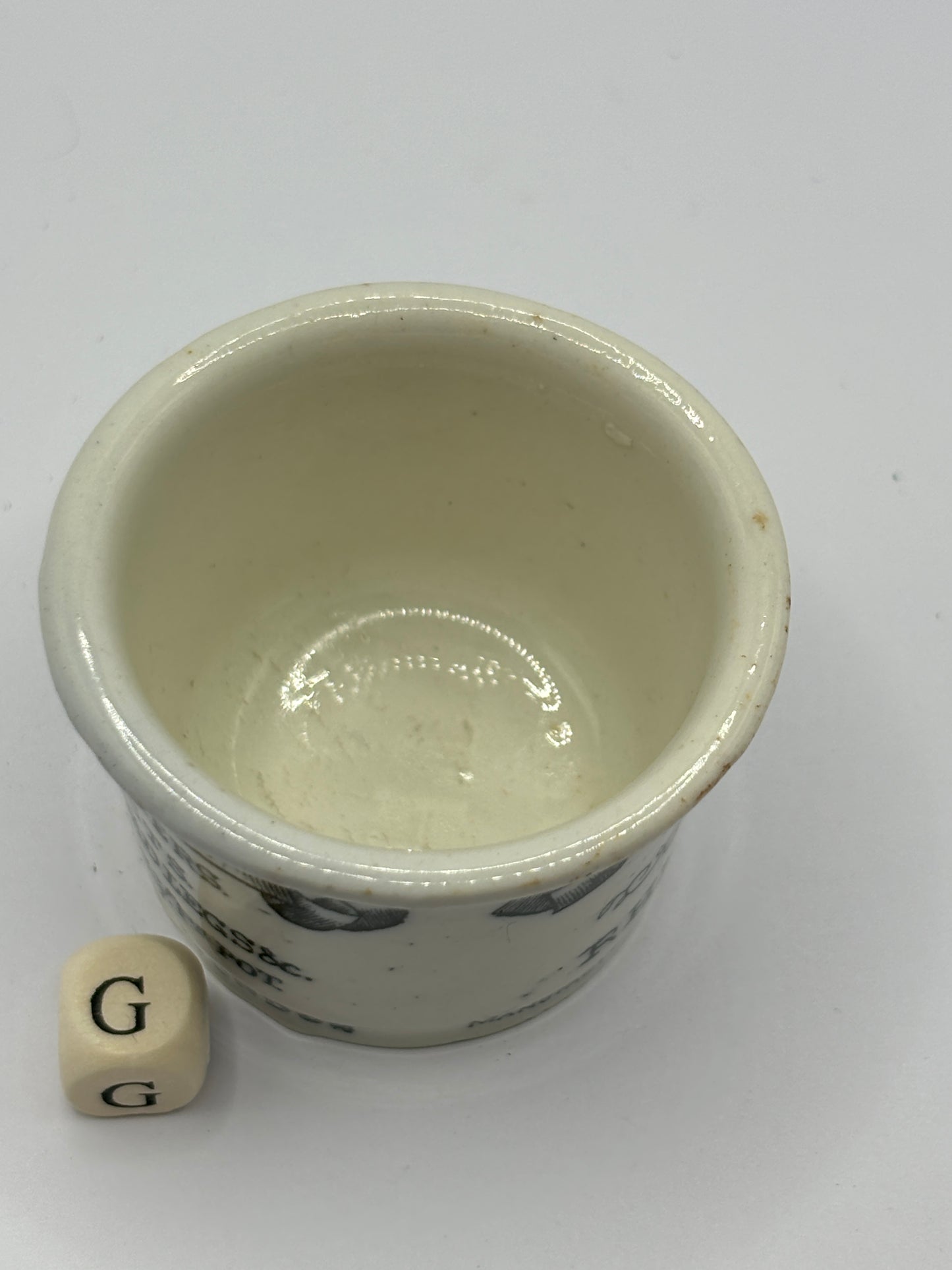 Small Holloway’s advertising ointment pot (G)