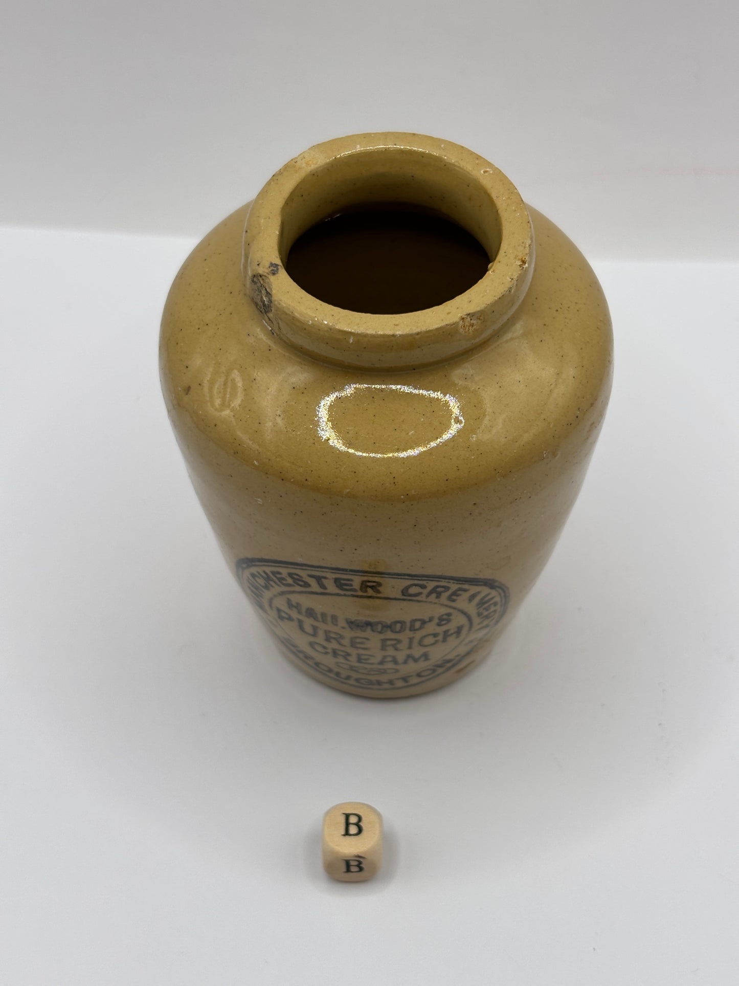 Old advertising cream pot, Manchester creamery Hailwoods cream (B) chipped