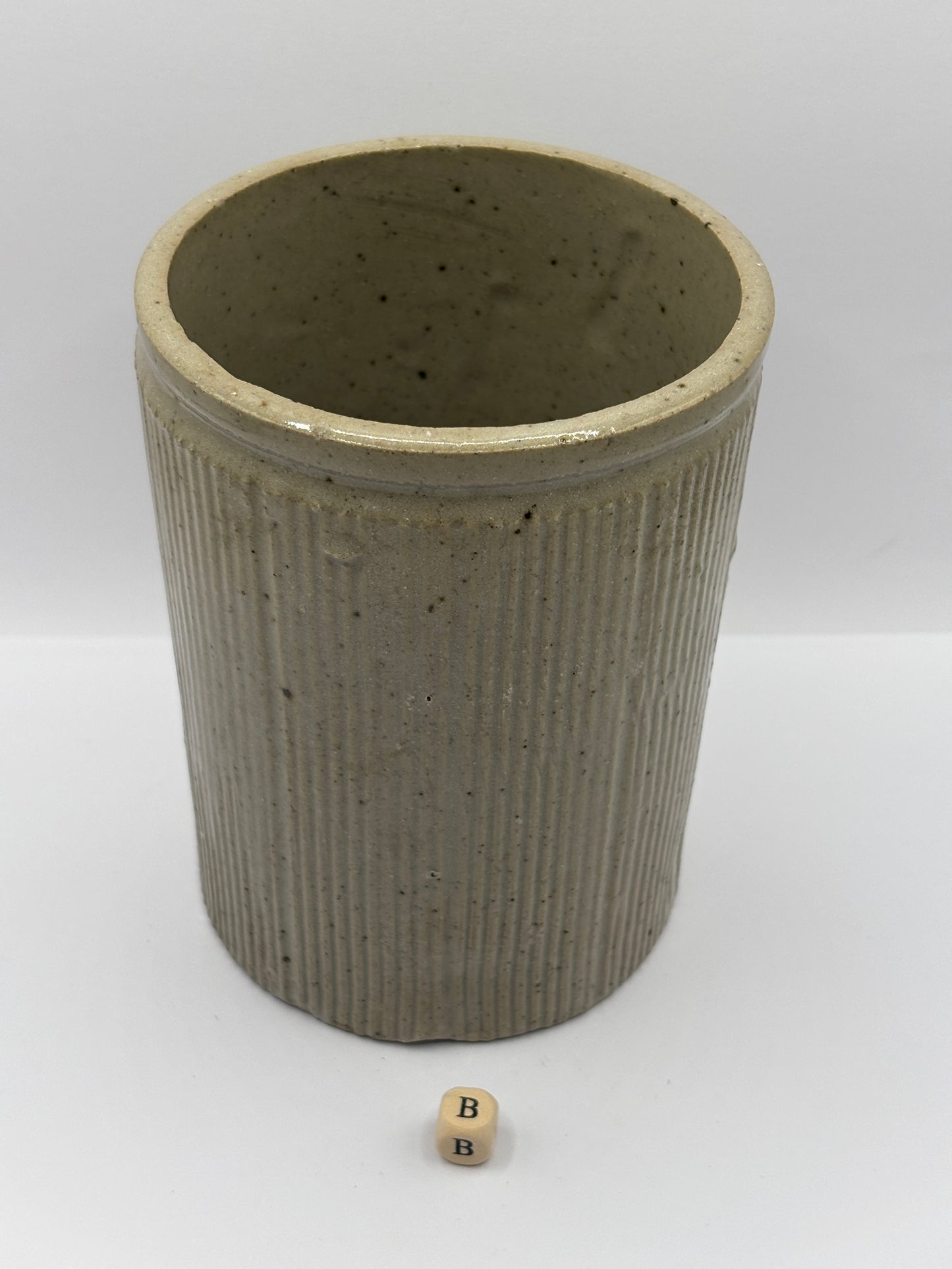 Old 2lb ribbed stoneware jam pot (B)