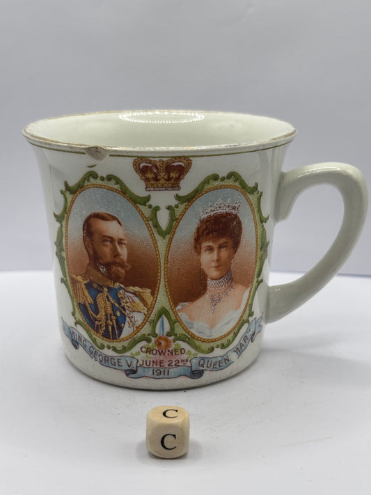 Vintage royalty mug (c)