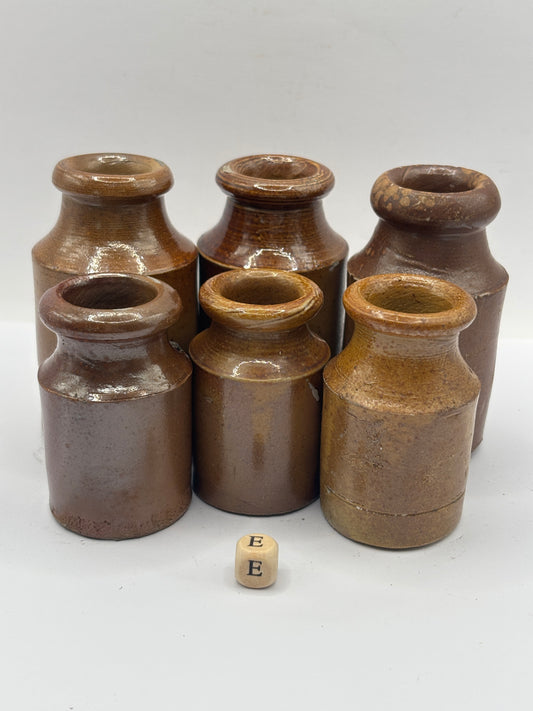 6 small brown stoneware pots (E)