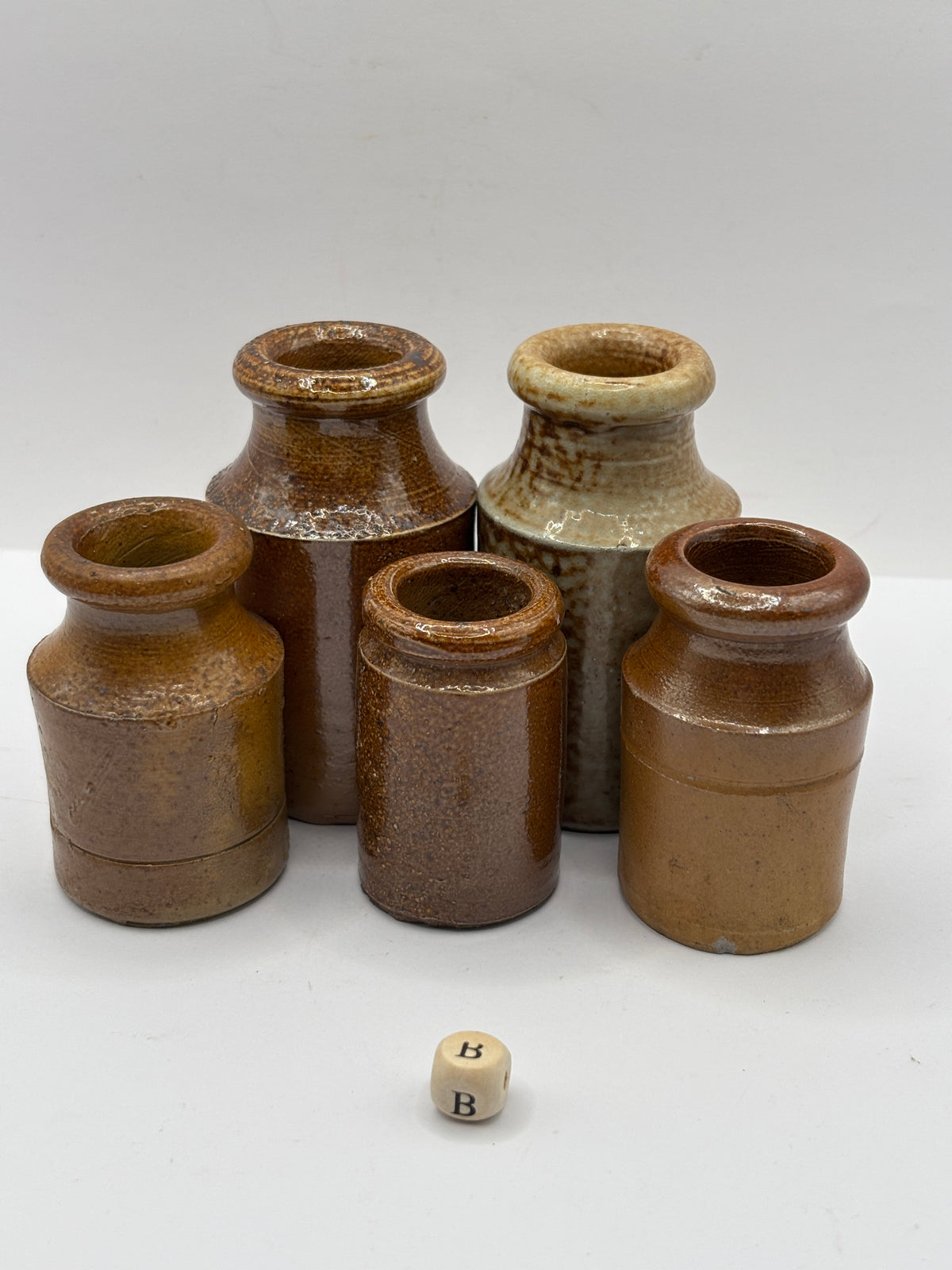 5 small brown stoneware pots (B)