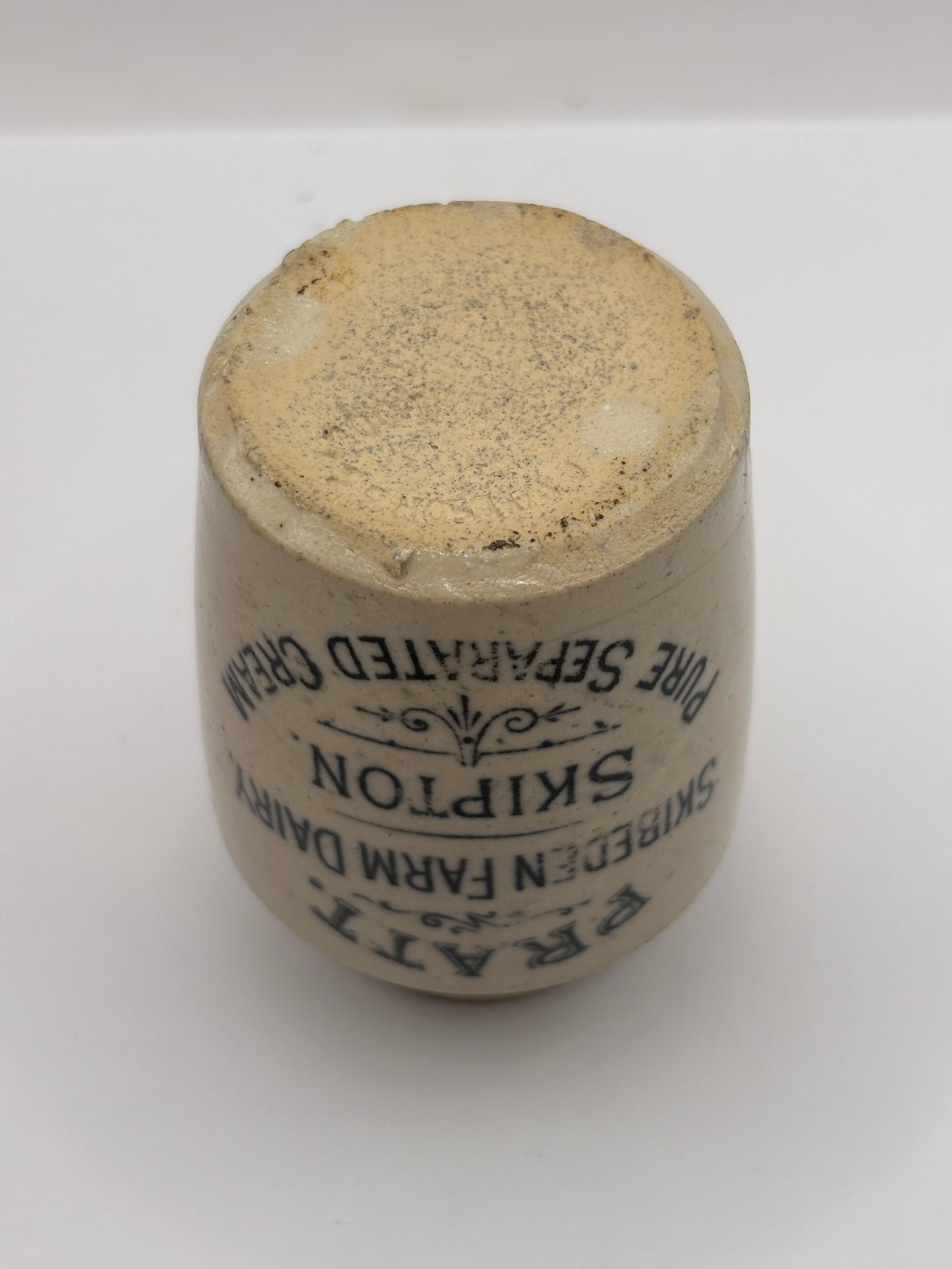 Old advertising stoneware cream pot, Pratt. Skibeden farm dairy. Skipton