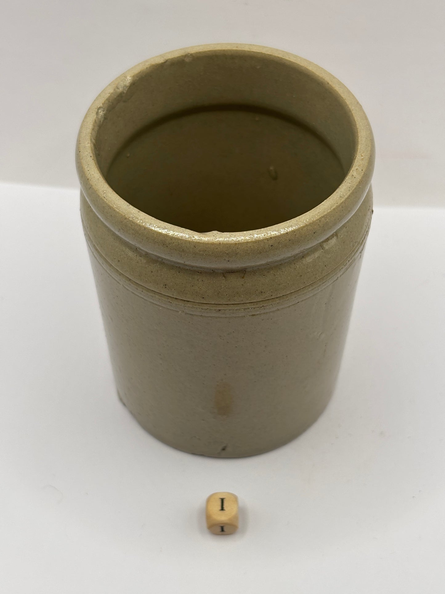 Old 1lb rolled top stoneware jam pot (i)