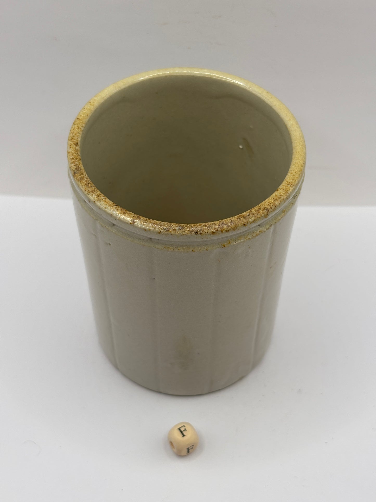 Old 1lb ribbed stoneware jam pot (f)