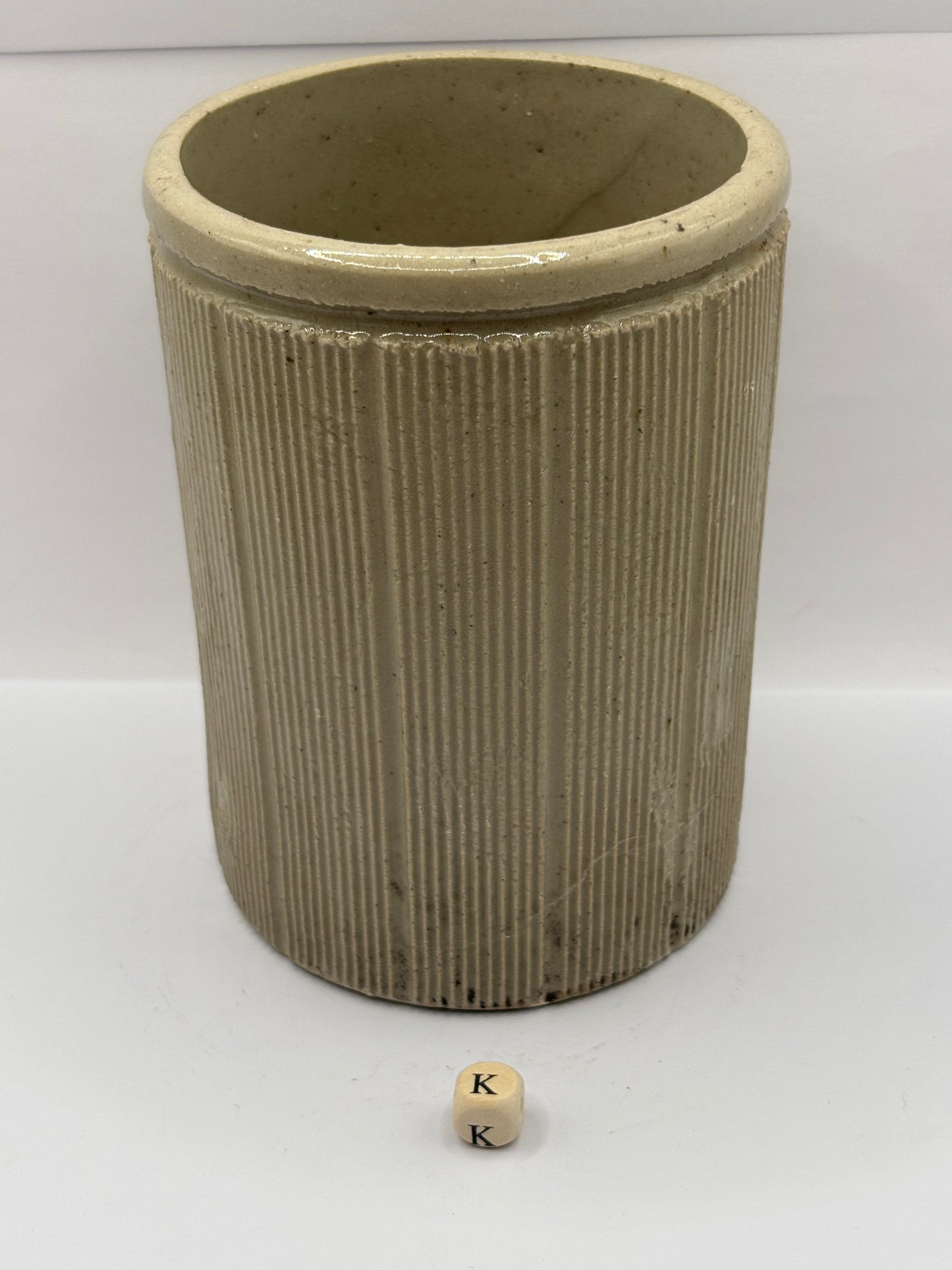Old 2lb ribbed stoneware jam pot (K)