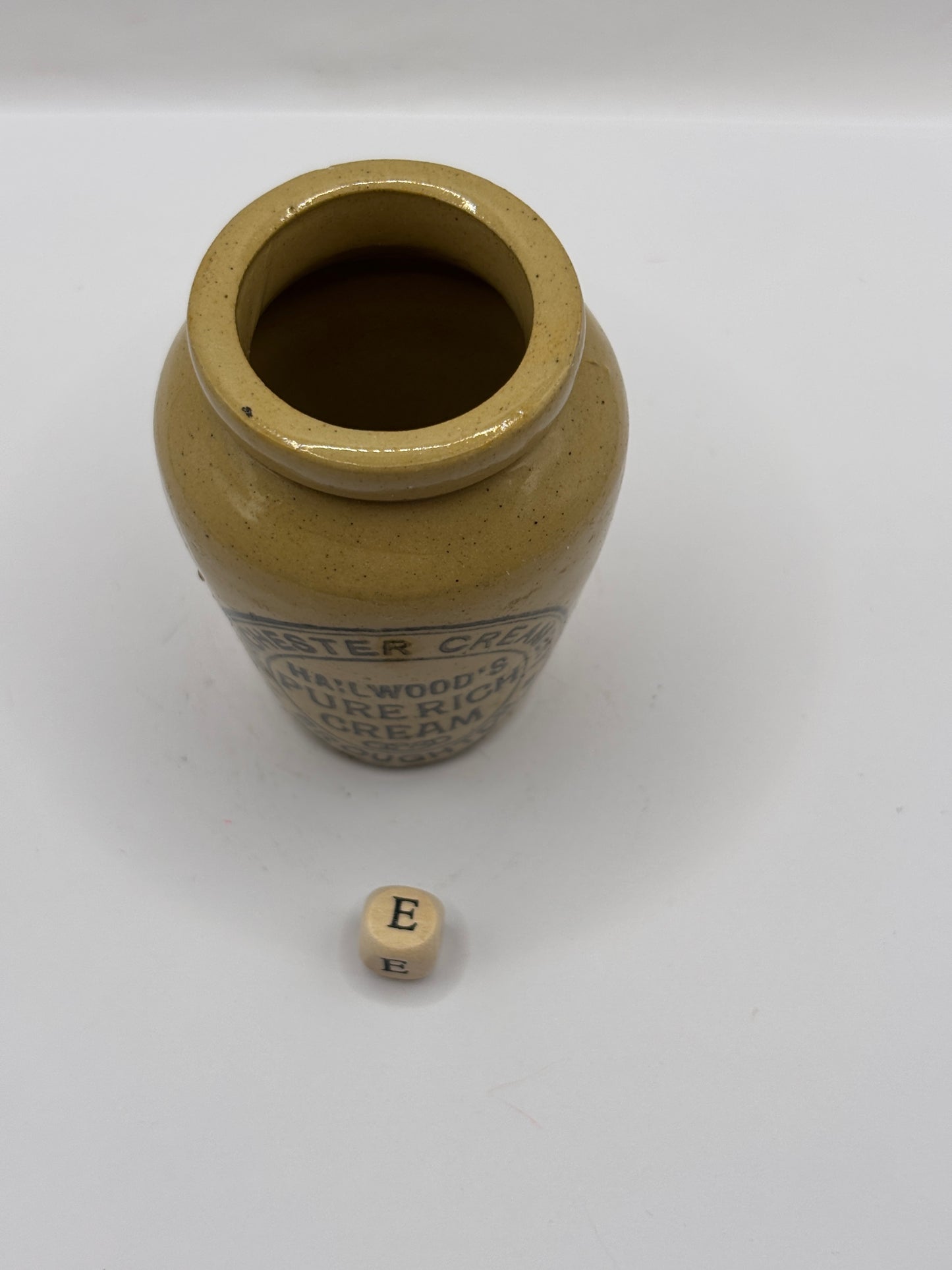 Old advertising cream pot, Manchester creamery Hailwoods (e)