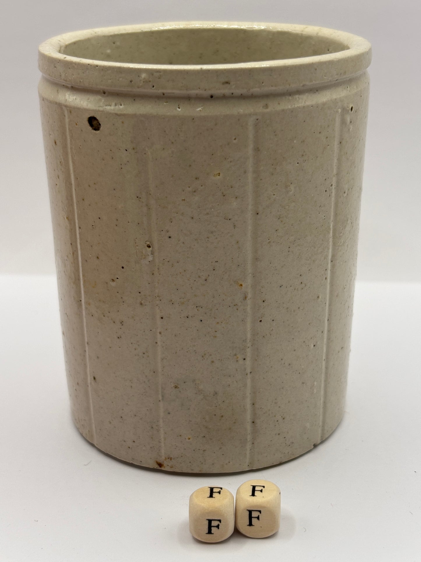 Old 1lb ribbed Hartleys stoneware jam pot (ff)
