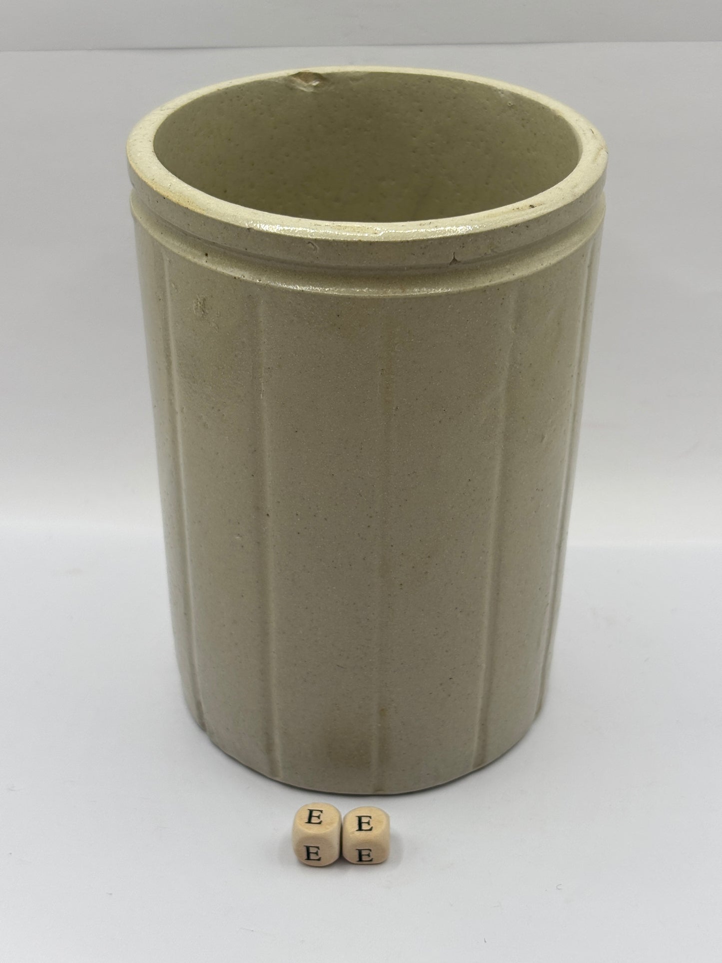 Old 2lb ribbed stoneware jam pot (ee)