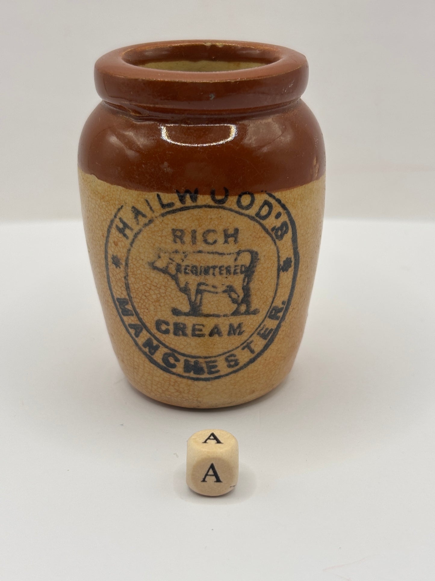 Old Manchester advertising cream pot, Hailwoods rich cream (a)