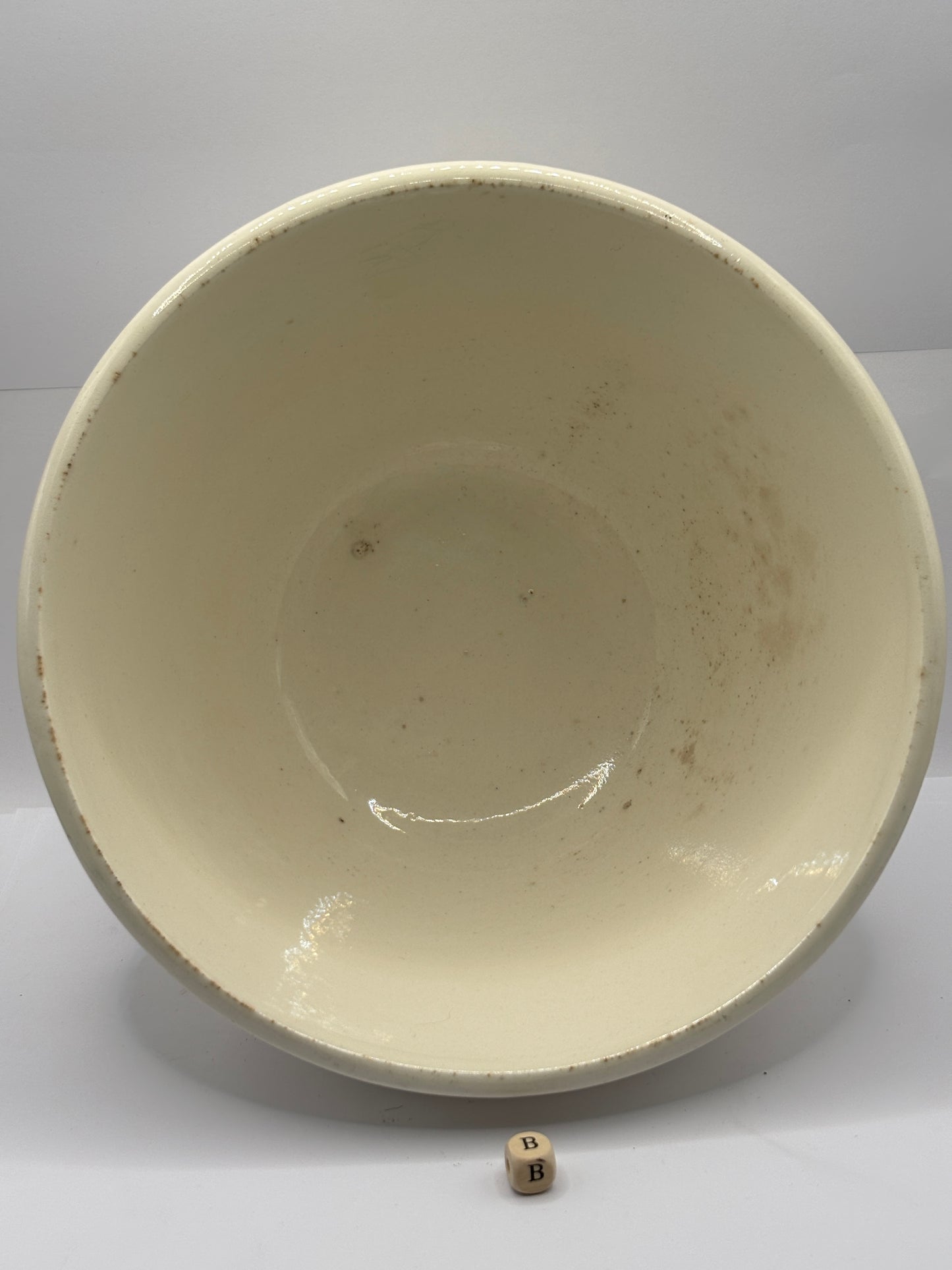 Old large mailing mixing bowl (B)