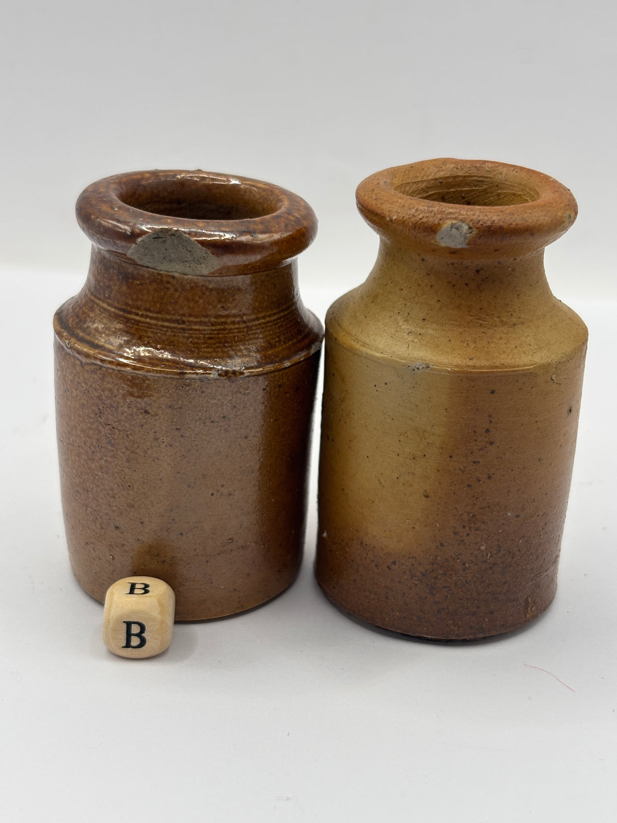 6 small brown stoneware pots (B)