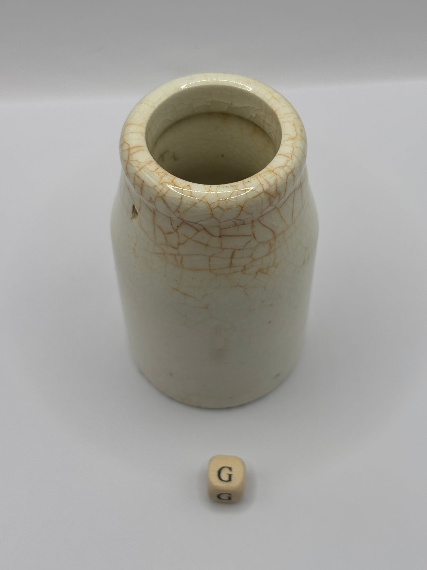 Old white stoneware jar, creamer, churn (G)