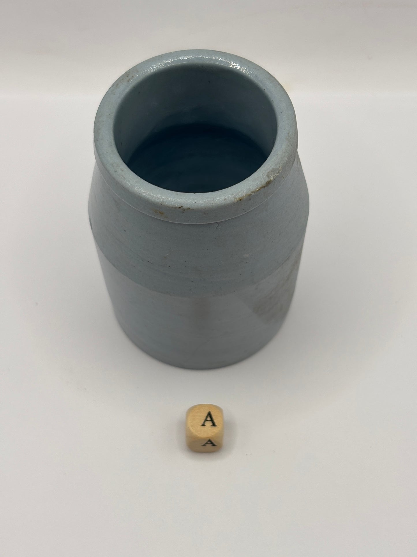 Old blue stoneware churn, cream churn (a)