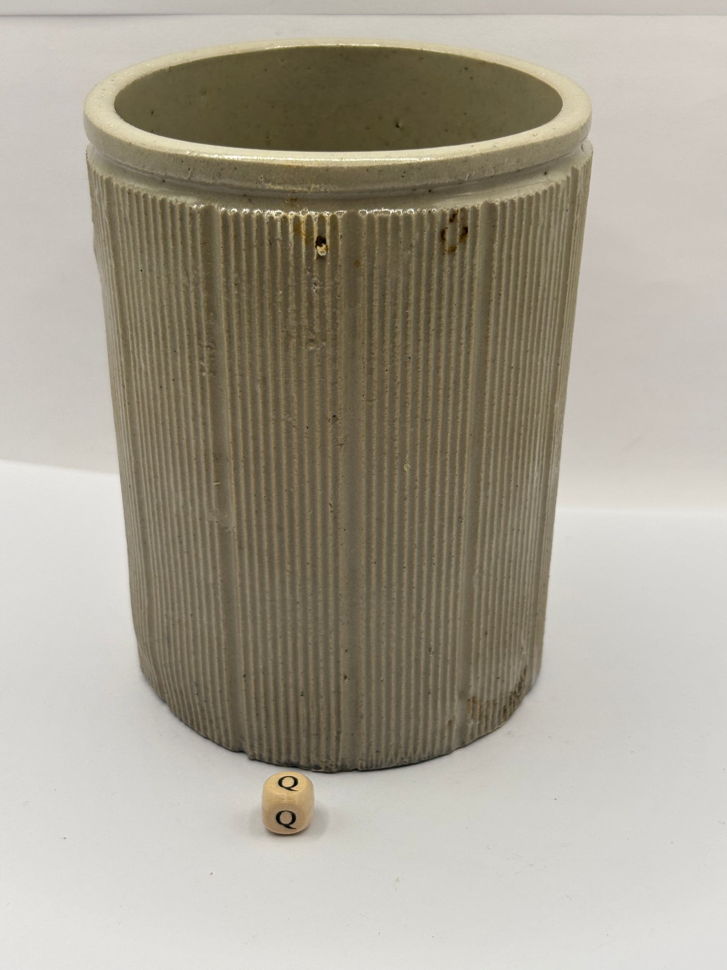 Old 2lb ribbed stoneware jam pot (Q)