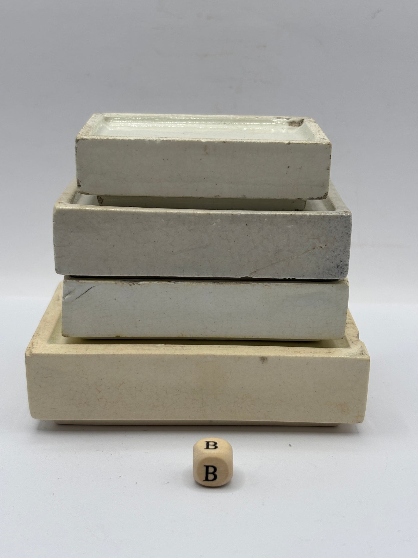 4 old rectangular bases, stackers (B) damages