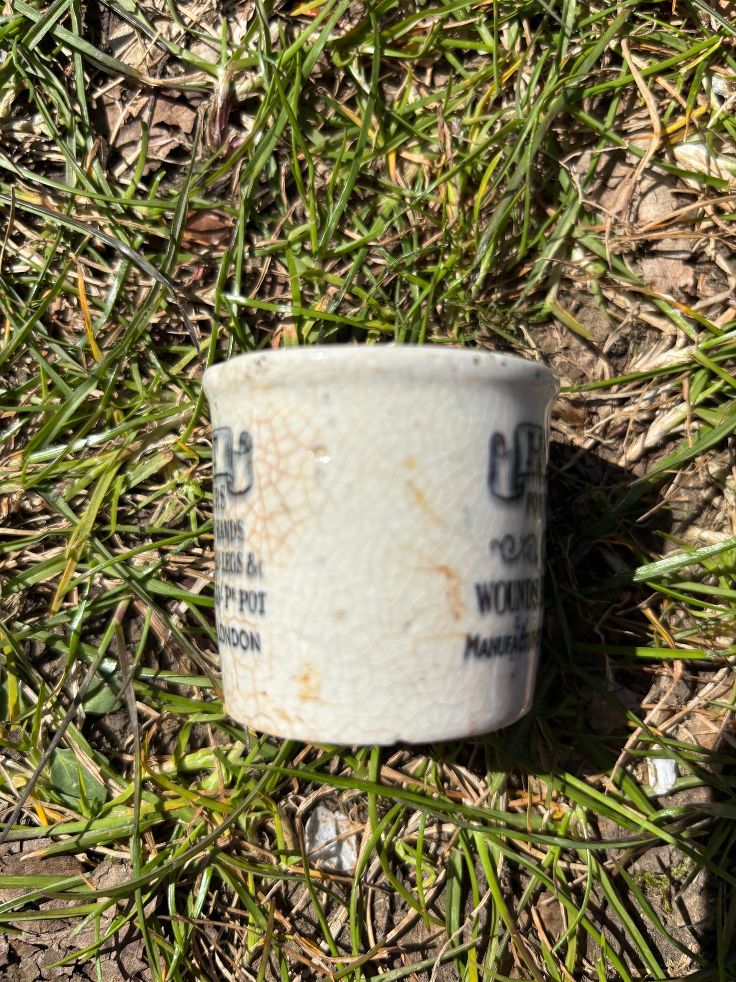 Large size Holloway’s advertising ointment pot. Chipped