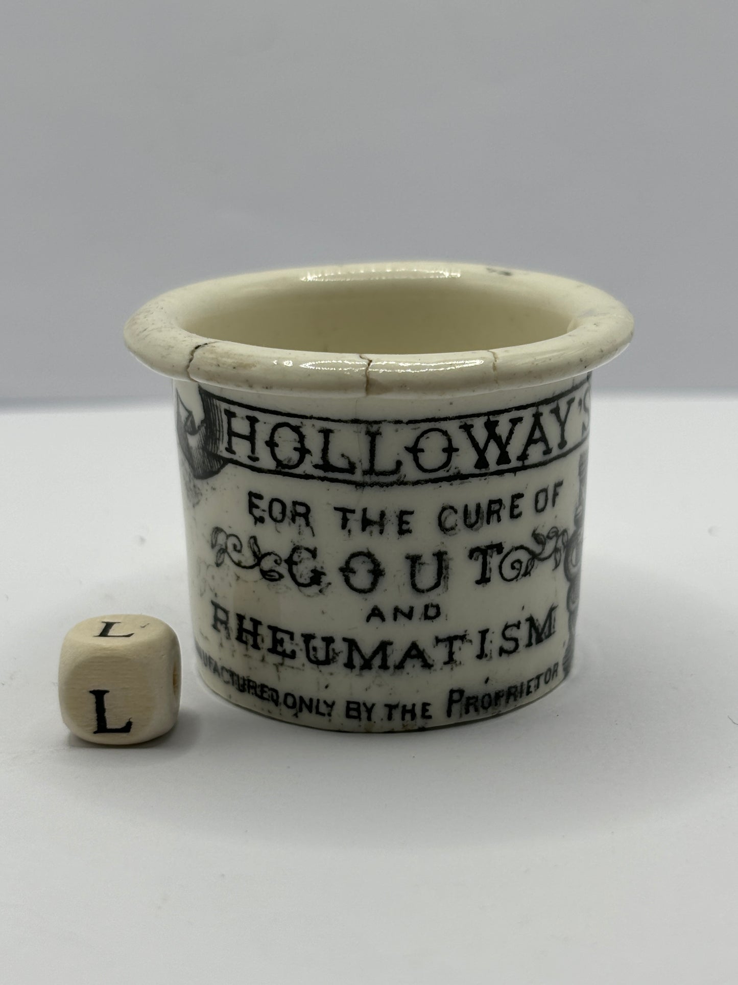 Small Holloway’s advertising ointment pot (L)