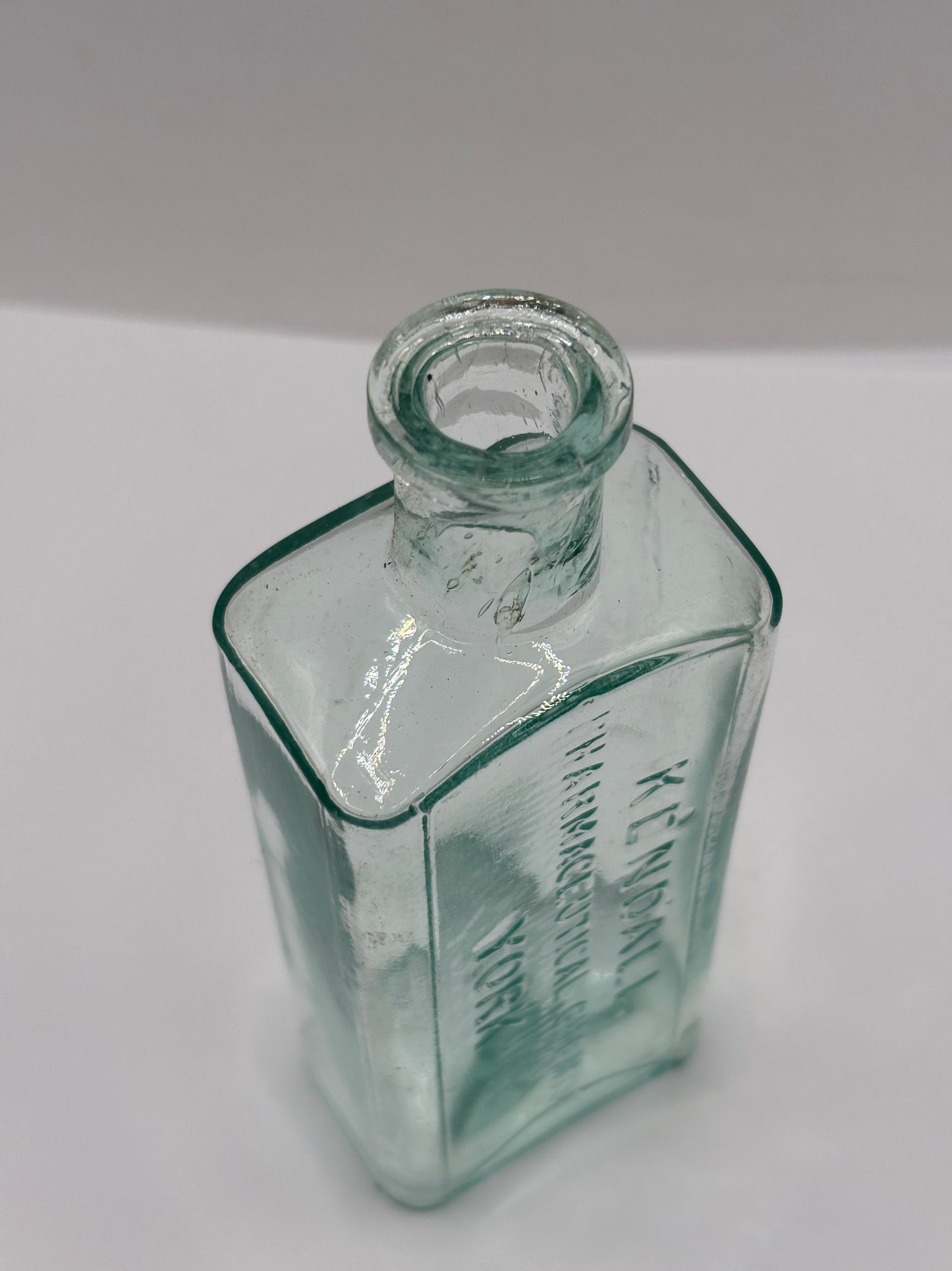 Old York advertising chemist bottle, Kendall pharmaceutical chemist York