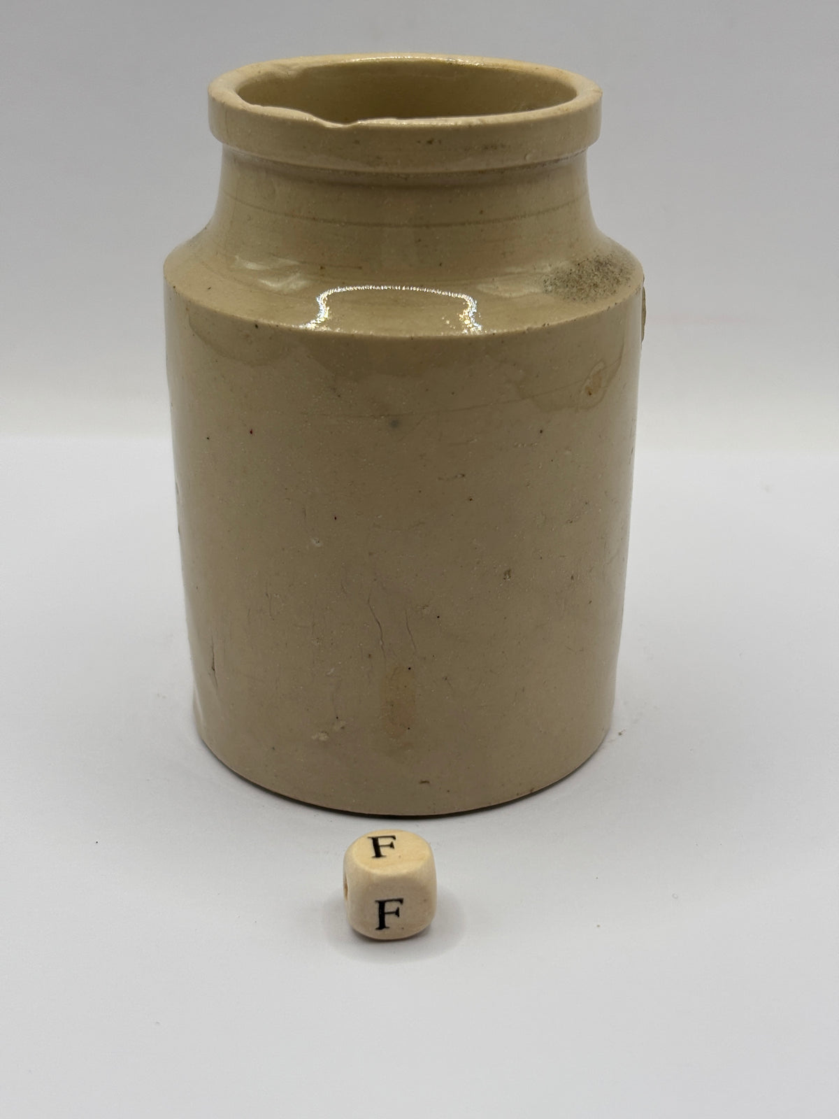 Old stoneware mustard pot, chipped (f)