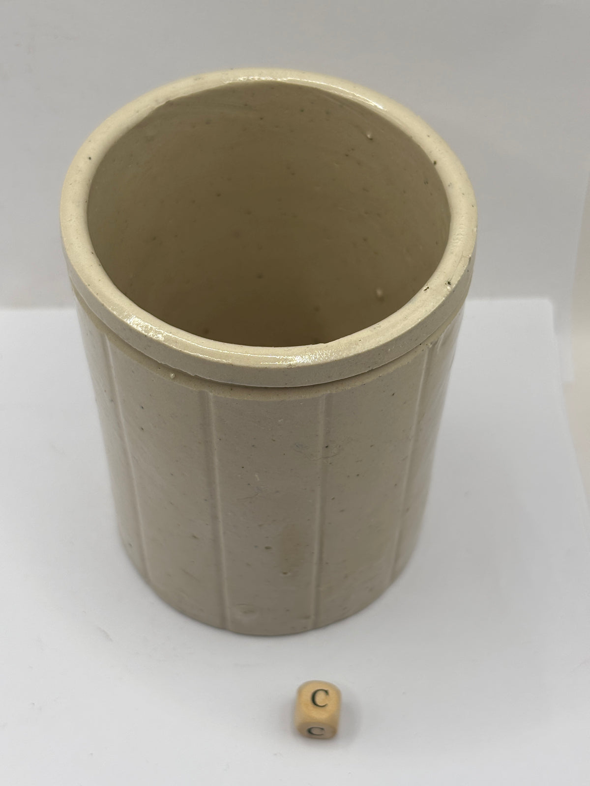 Old 1lb ribbed stoneware jam pot (c)