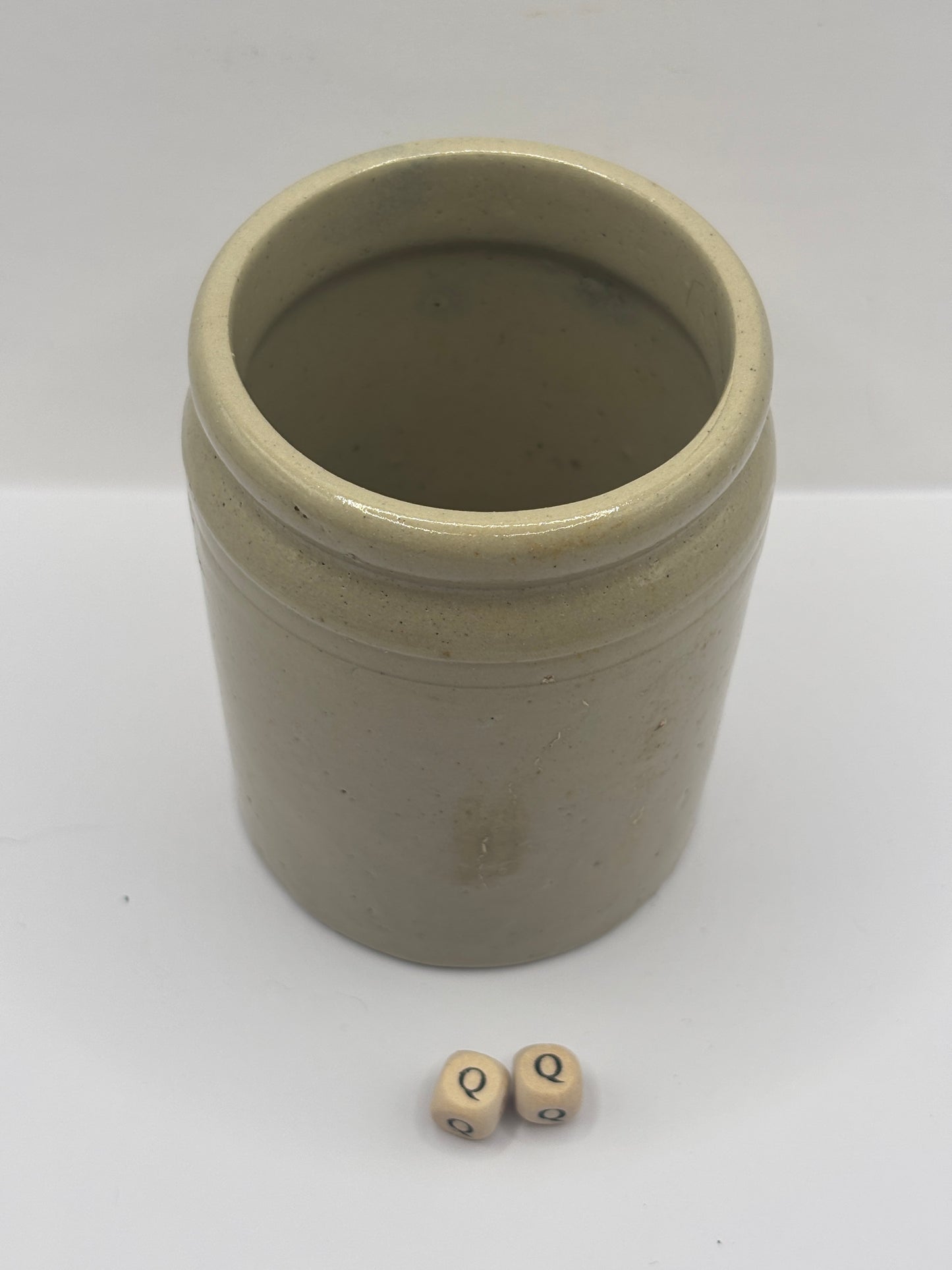 Old 1lb rolled top stoneware jam pot (QQ)