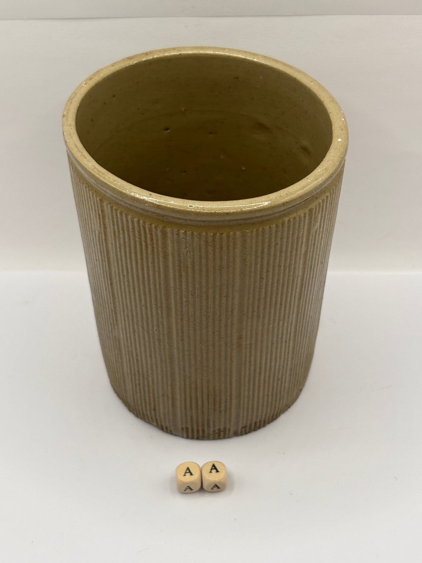 Old 2lb ribbed stoneware jam pot (aa)