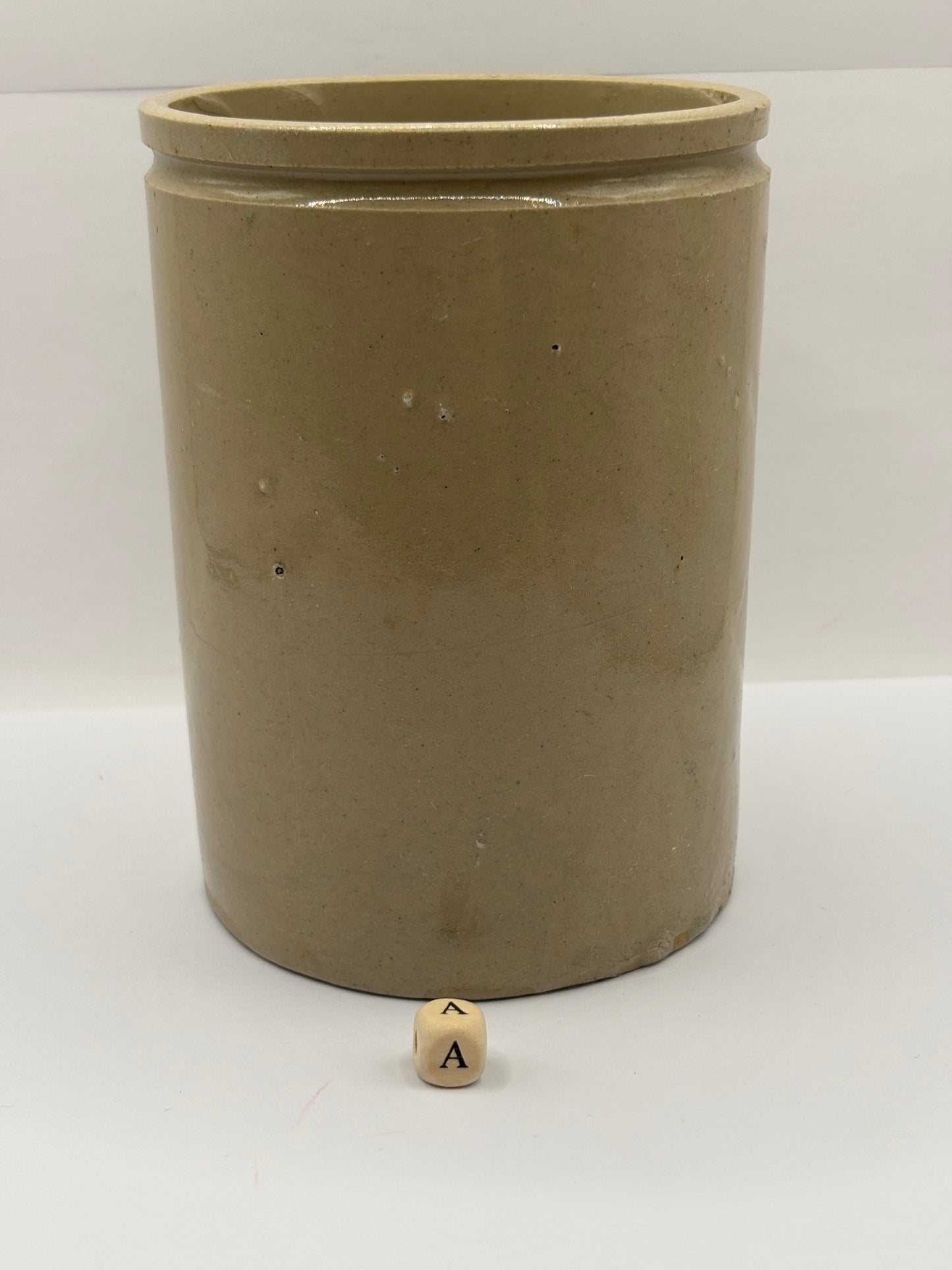 Old 2lb smooth stoneware jam pot (a)