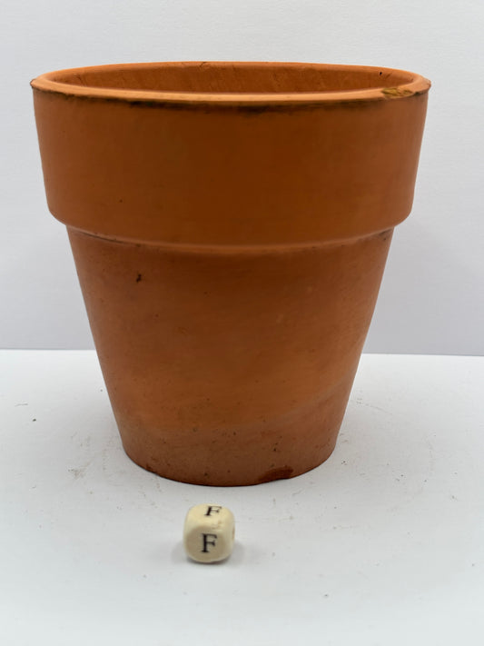 Old terracotta plant pot (F)